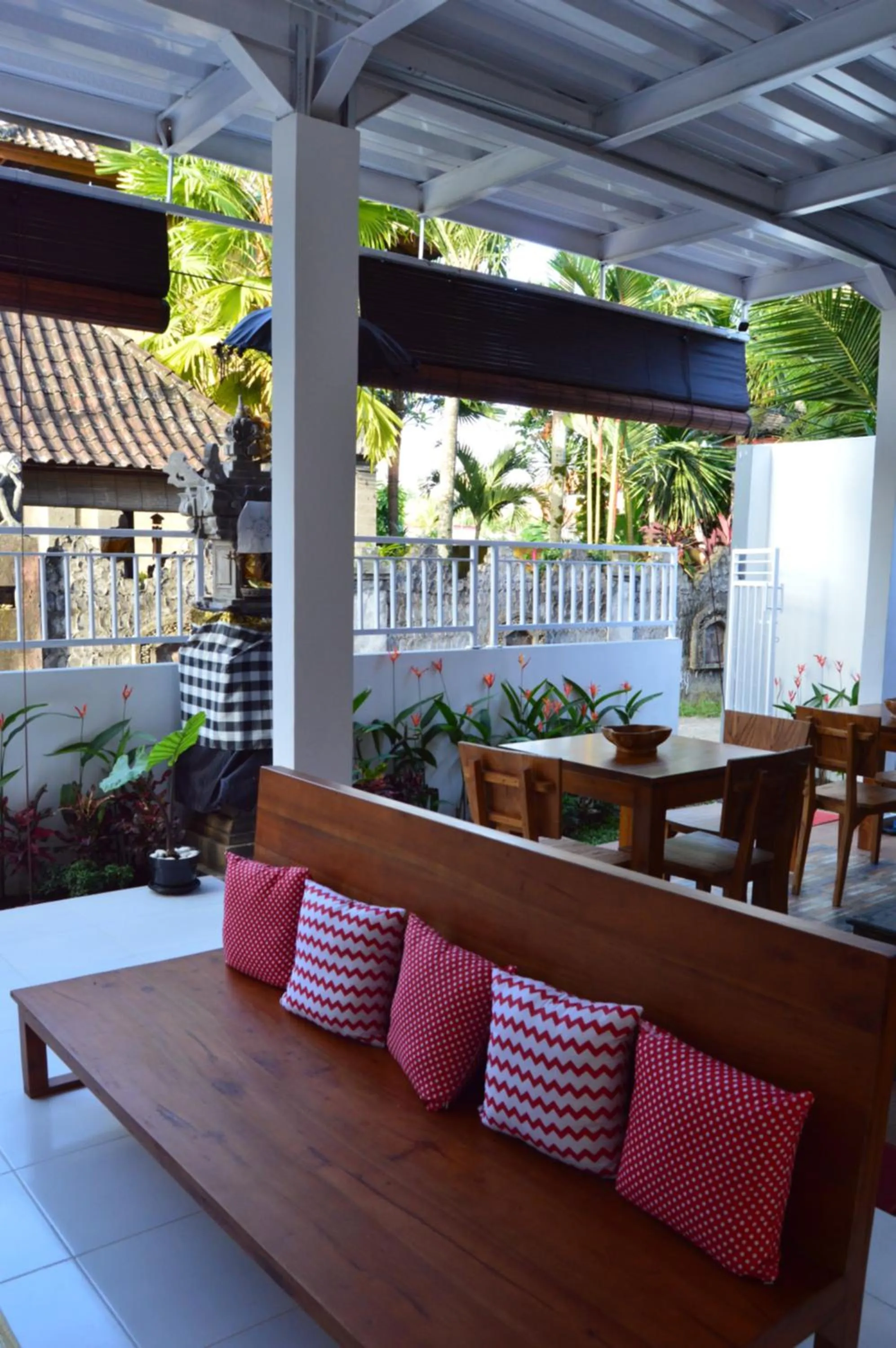 Communal lounge/ TV room in Askara Guest House & Hostel