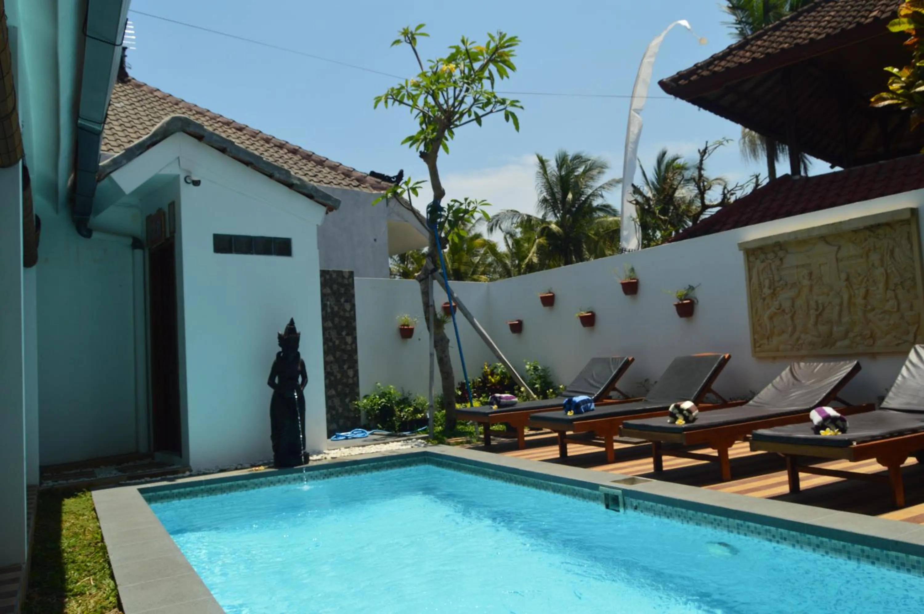 Swimming pool in Askara Guest House & Hostel