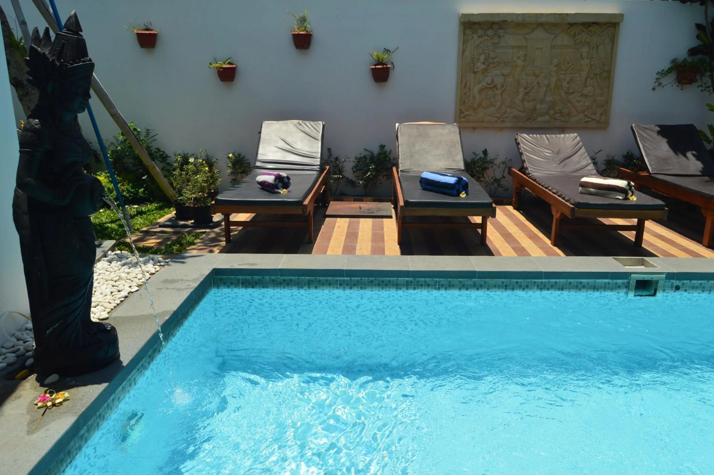 Swimming pool in Askara Guest House & Hostel