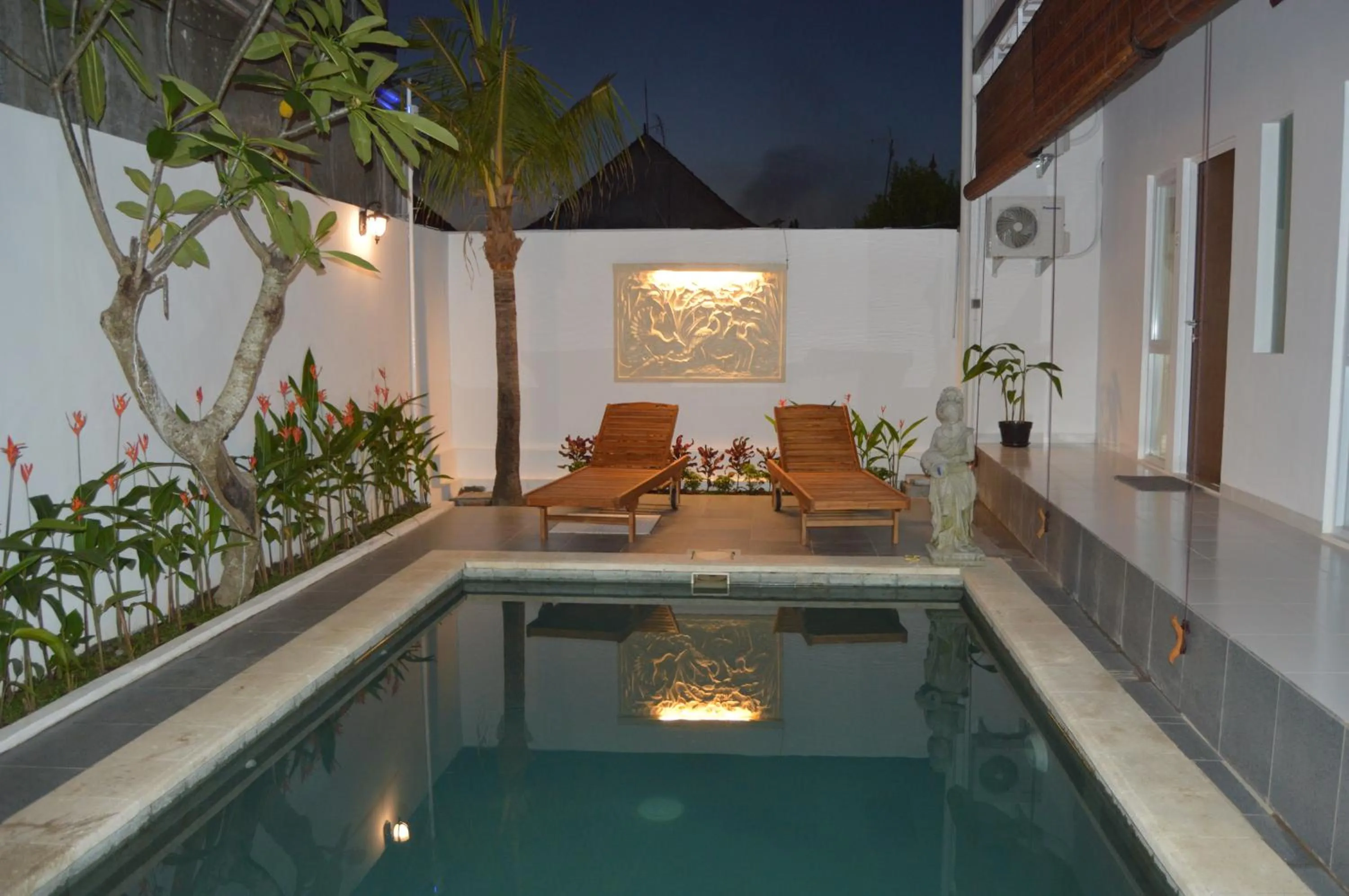 Swimming pool in Askara Guest House & Hostel