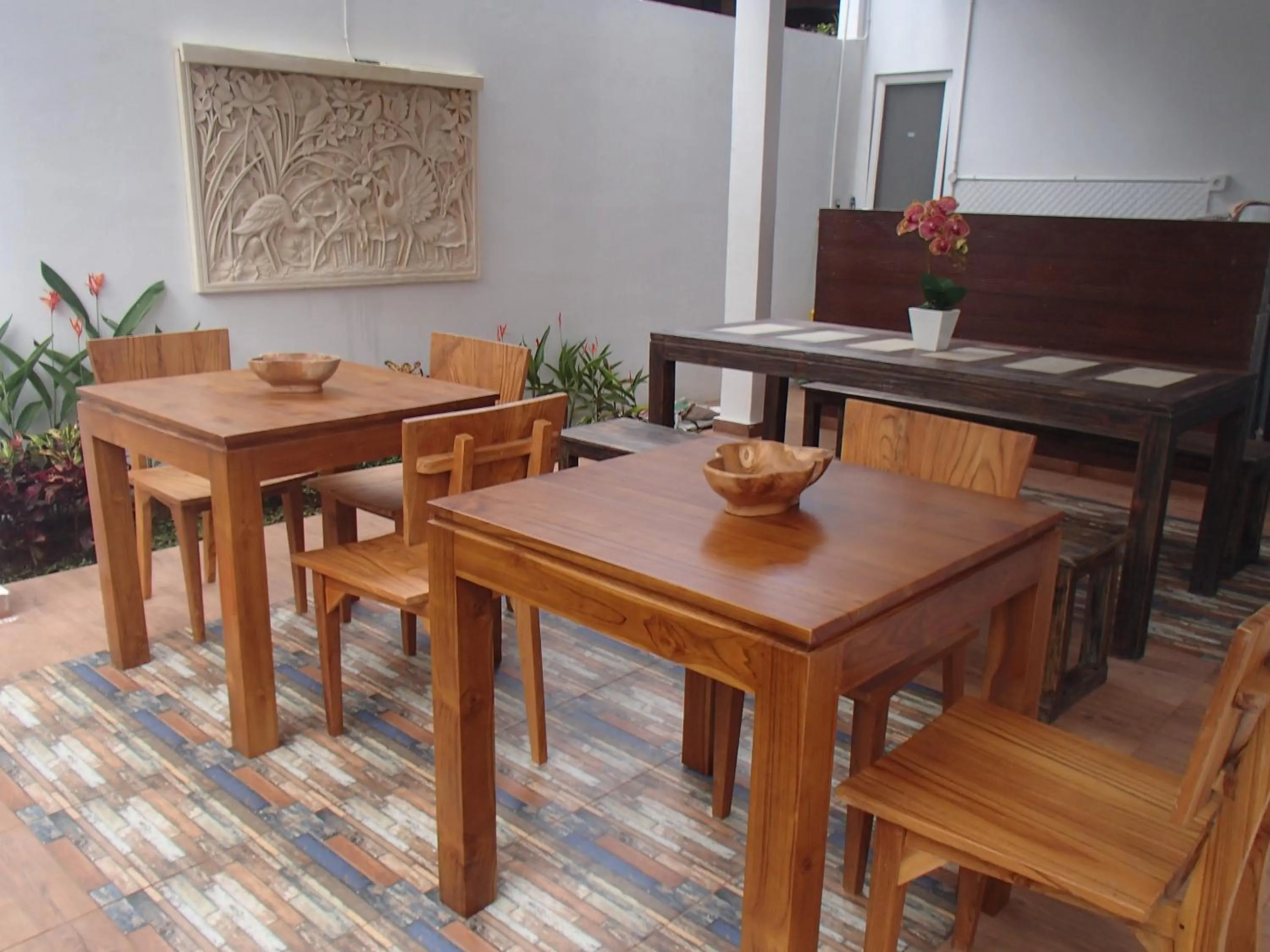 Restaurant/places to eat in Askara Guest House & Hostel