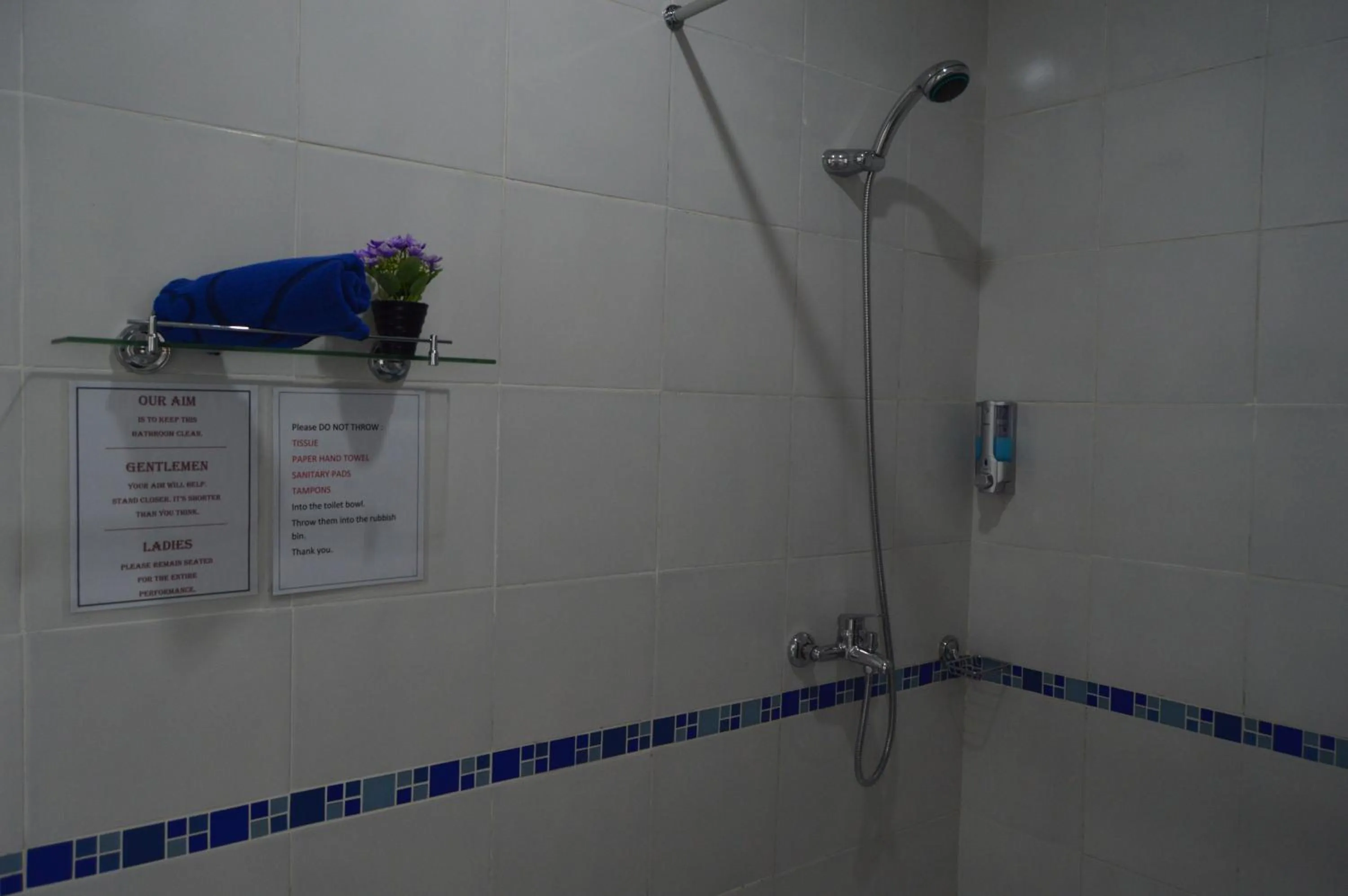 Shower in Askara Guest House & Hostel
