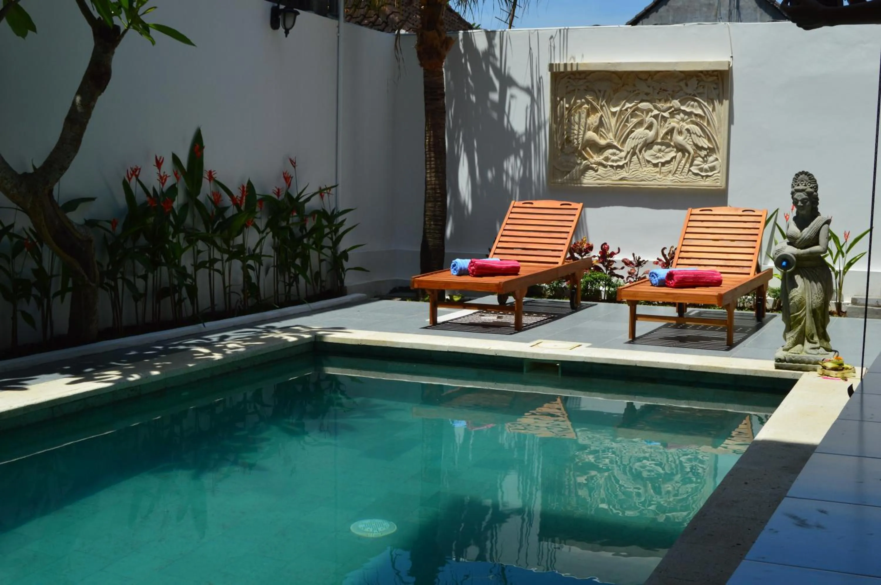 Swimming pool in Askara Guest House & Hostel