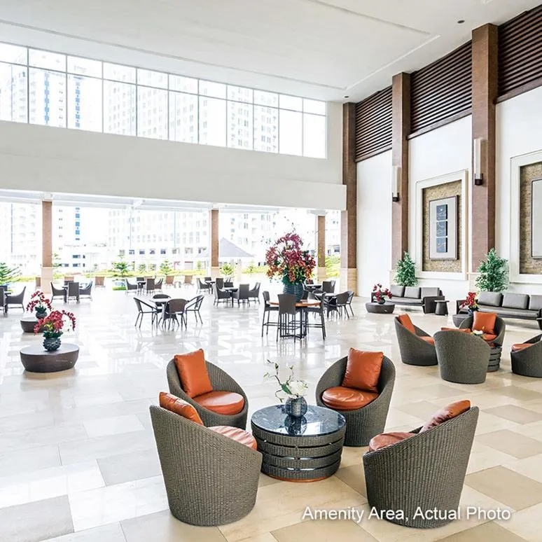 Communal lounge/ TV room in Wind Residences by Bea and RM