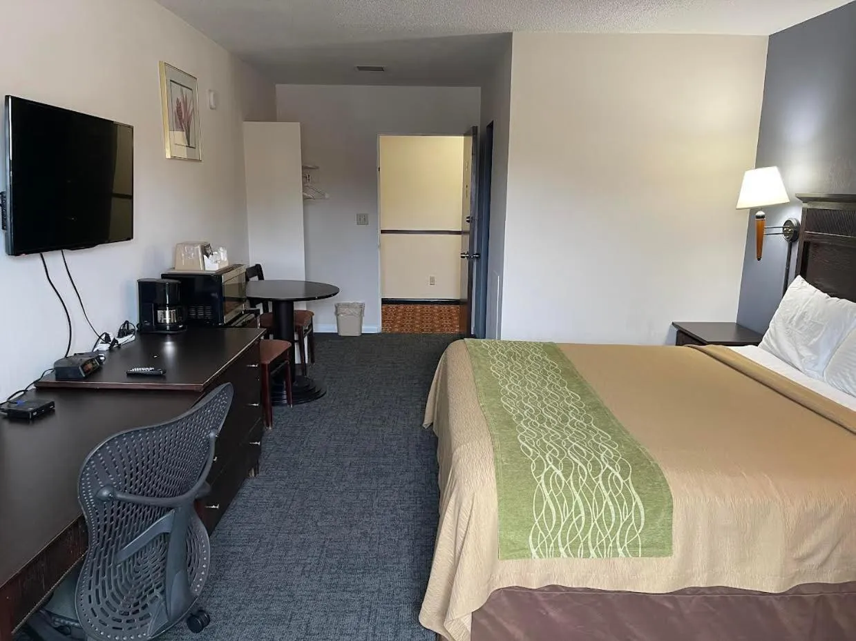 Bed in Village Inn Green Bay