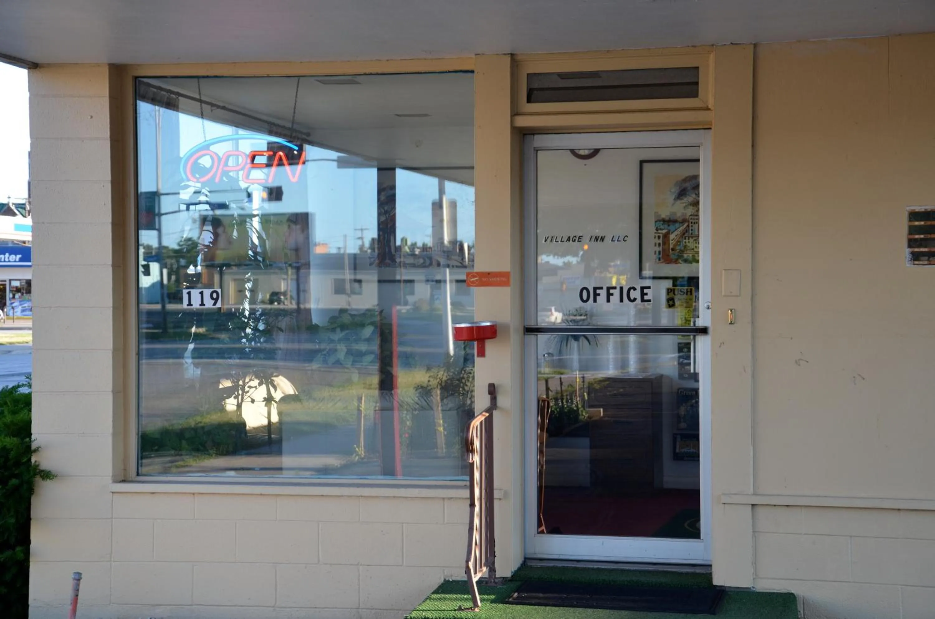 Restaurant/places to eat in Village Inn Green Bay