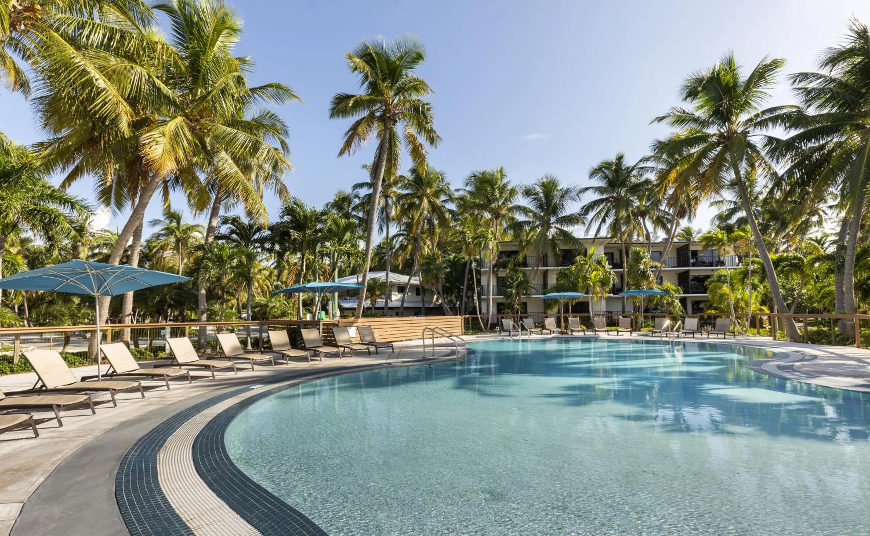 Swimming pool in La Siesta Resort & Villas