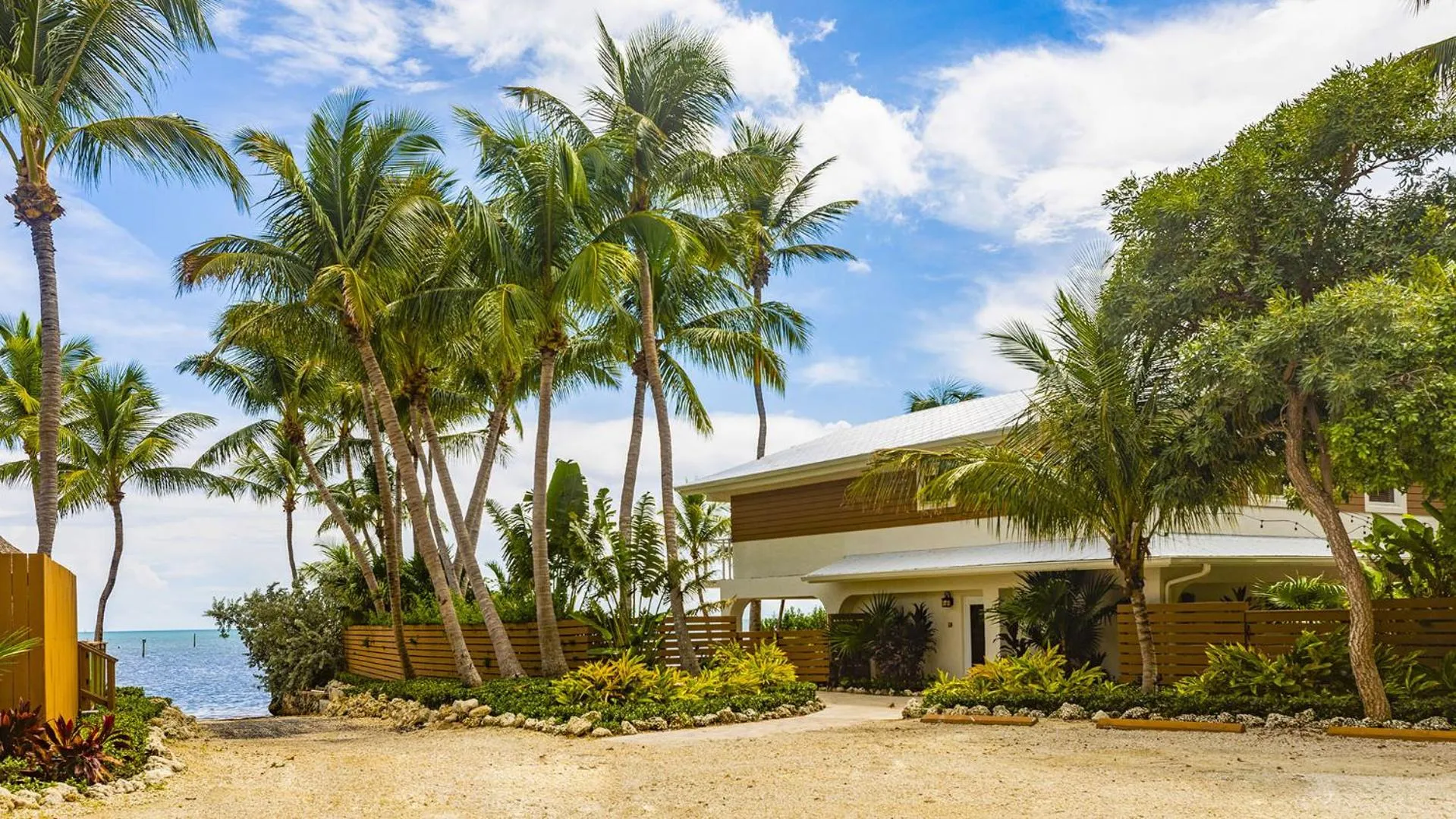 Property building in La Siesta Resort & Villas