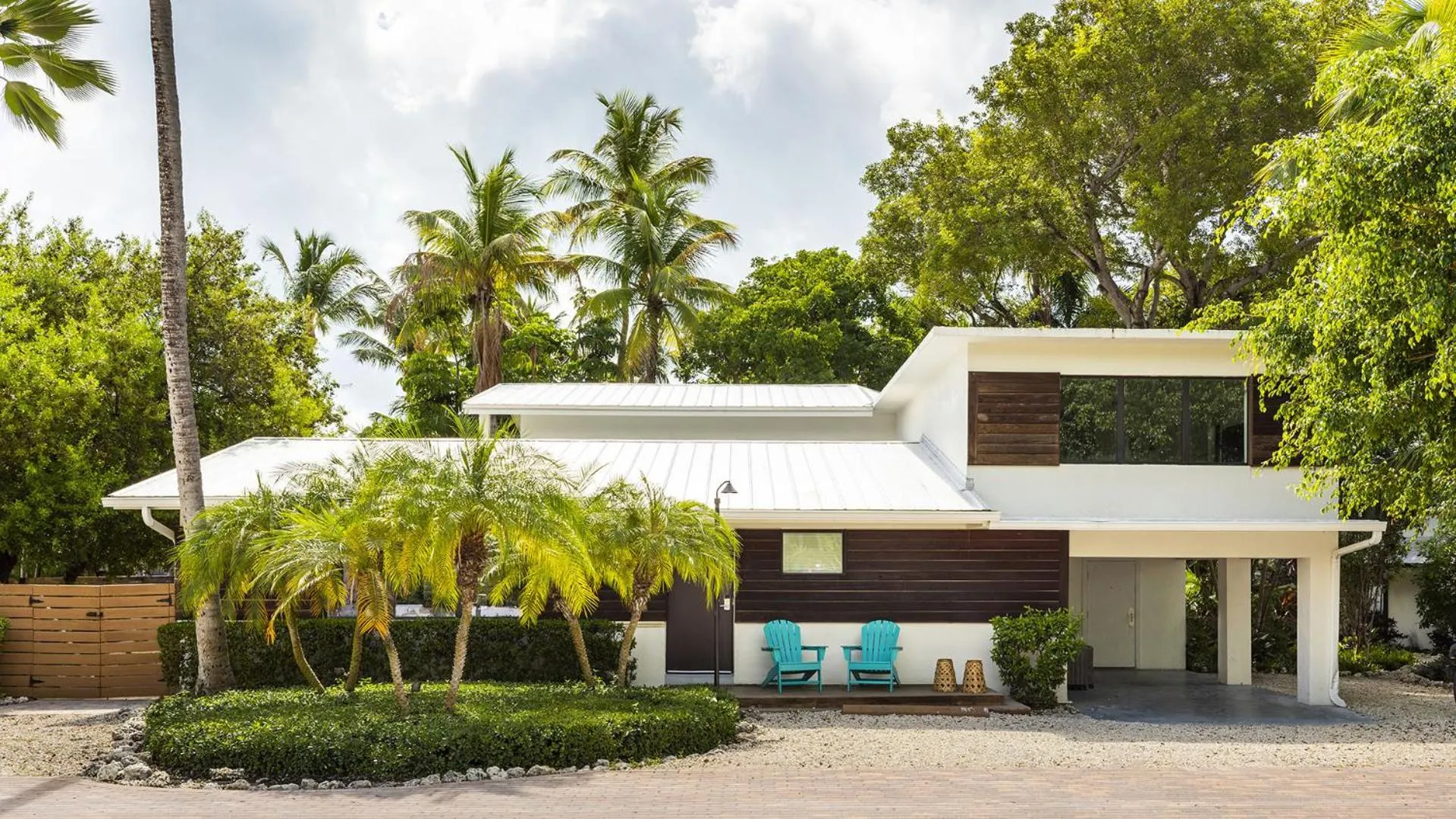 Property building in La Siesta Resort & Villas