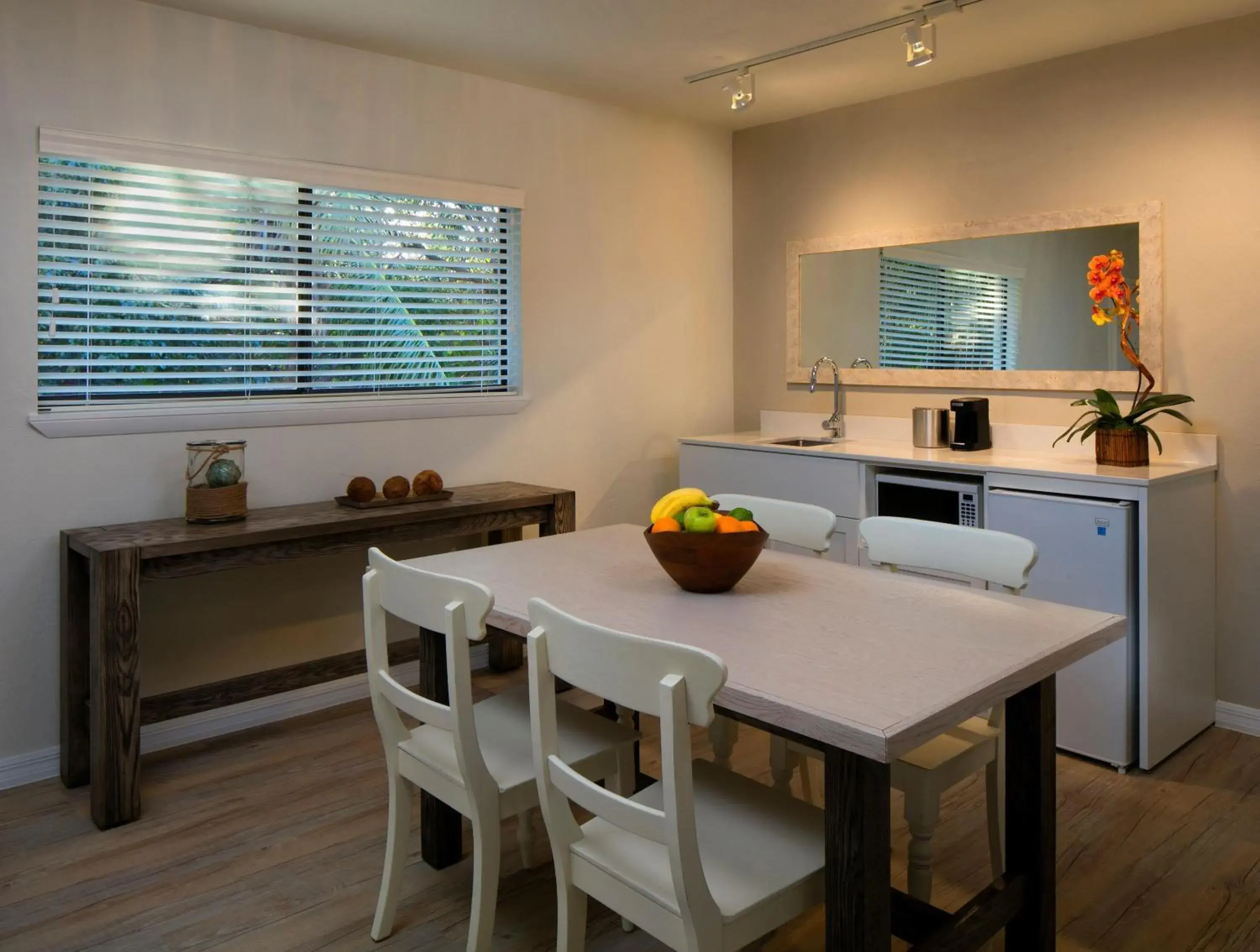 Studio Suite Garden View King in La Siesta Resort & Villas Studio Suite Garden View King in La Siesta Resort & Villas