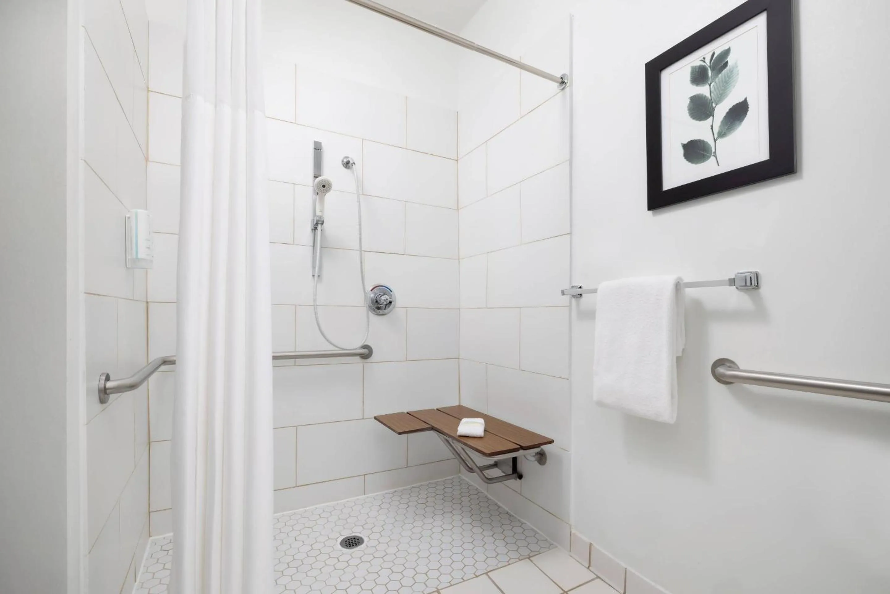 Bedroom in Country Inn & Suites by Radisson, Springfield, OH