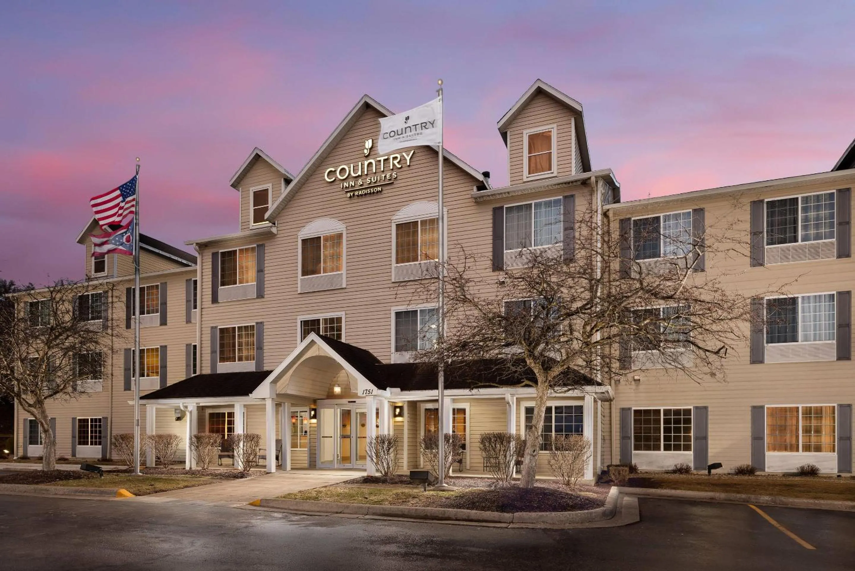 Property building in Country Inn & Suites by Radisson, Springfield, OH