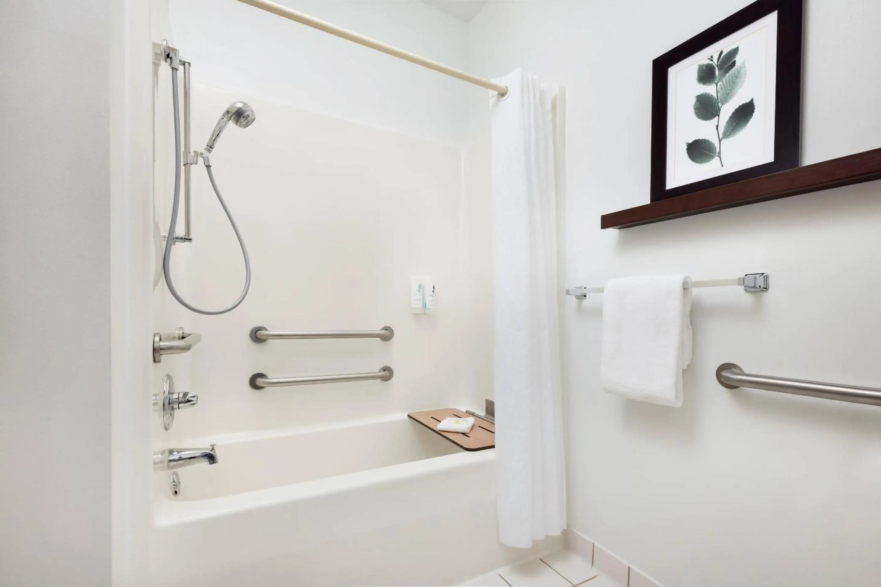 Bedroom in Country Inn & Suites by Radisson, Springfield, OH