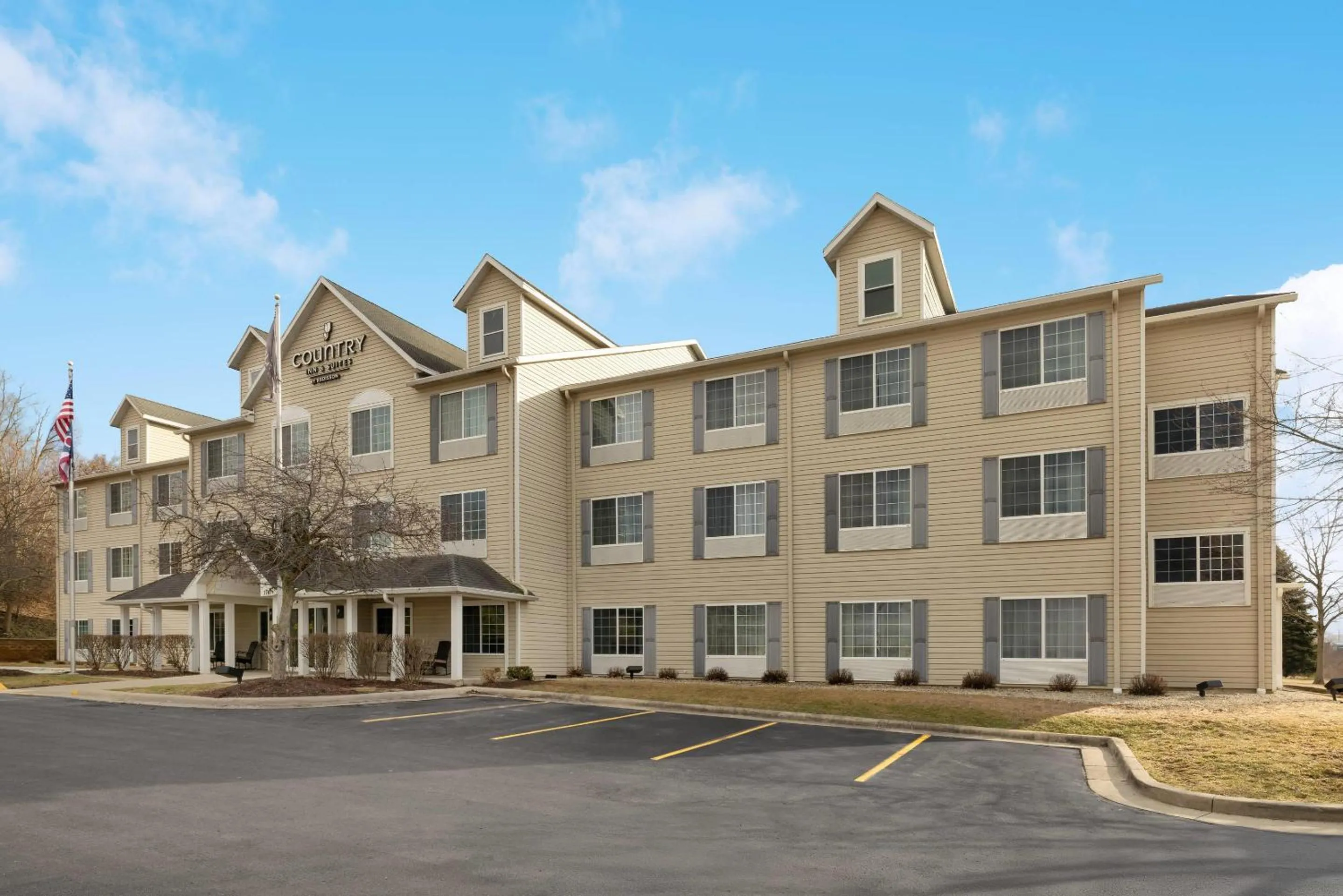 Property building in Country Inn & Suites by Radisson, Springfield, OH