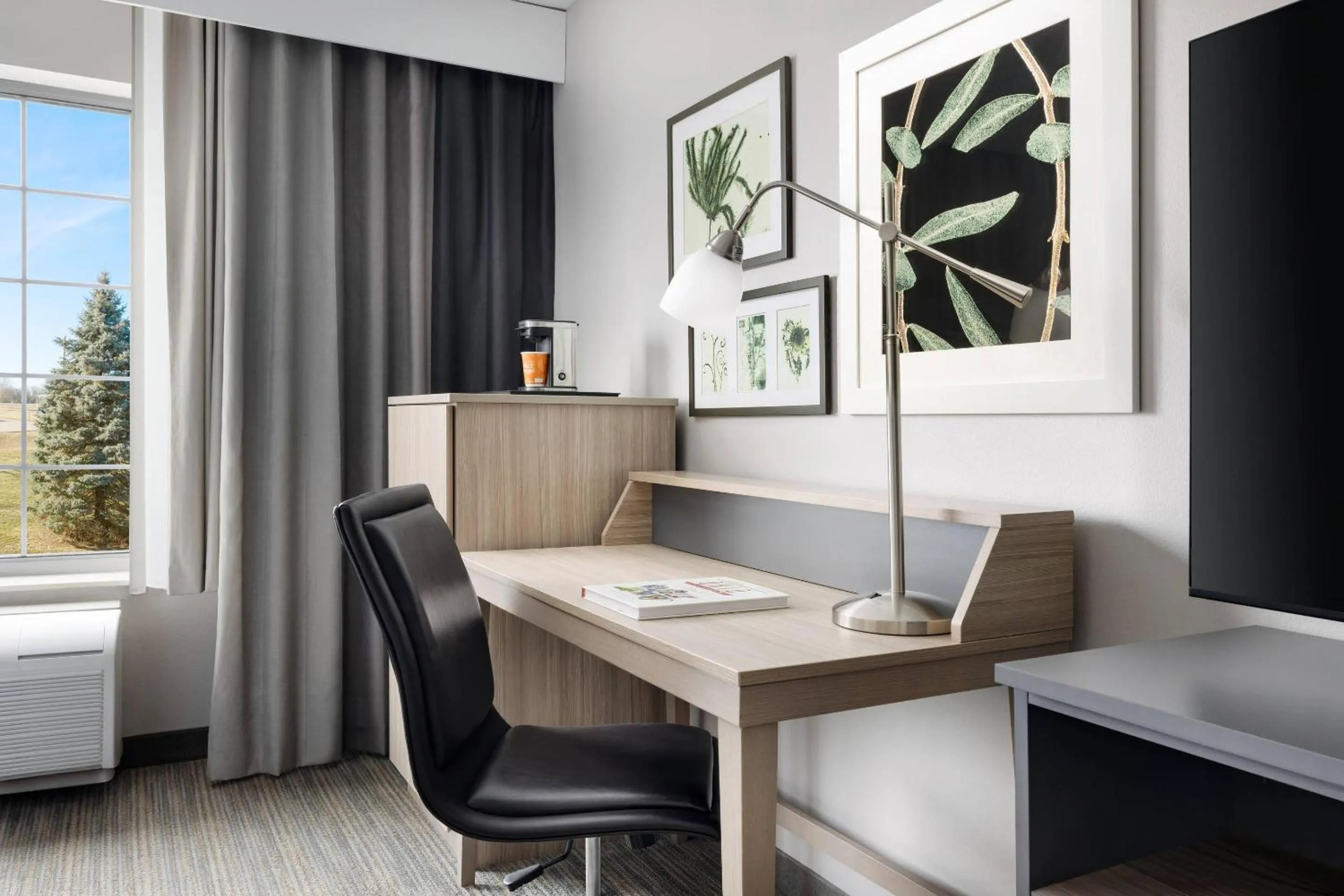 Bedroom in Country Inn & Suites by Radisson, Springfield, OH