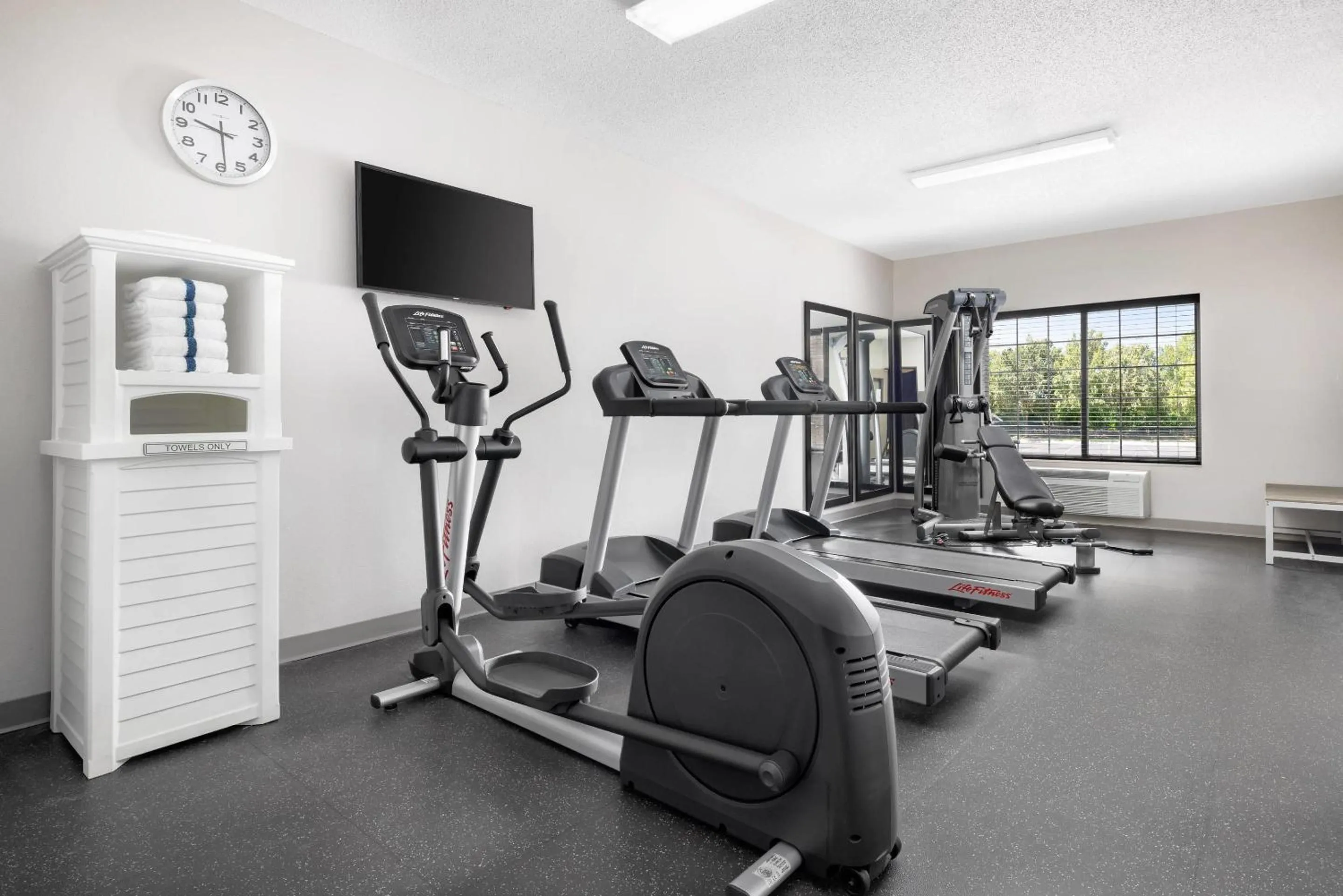 Fitness centre/facilities in Country Inn & Suites by Radisson, Springfield, OH