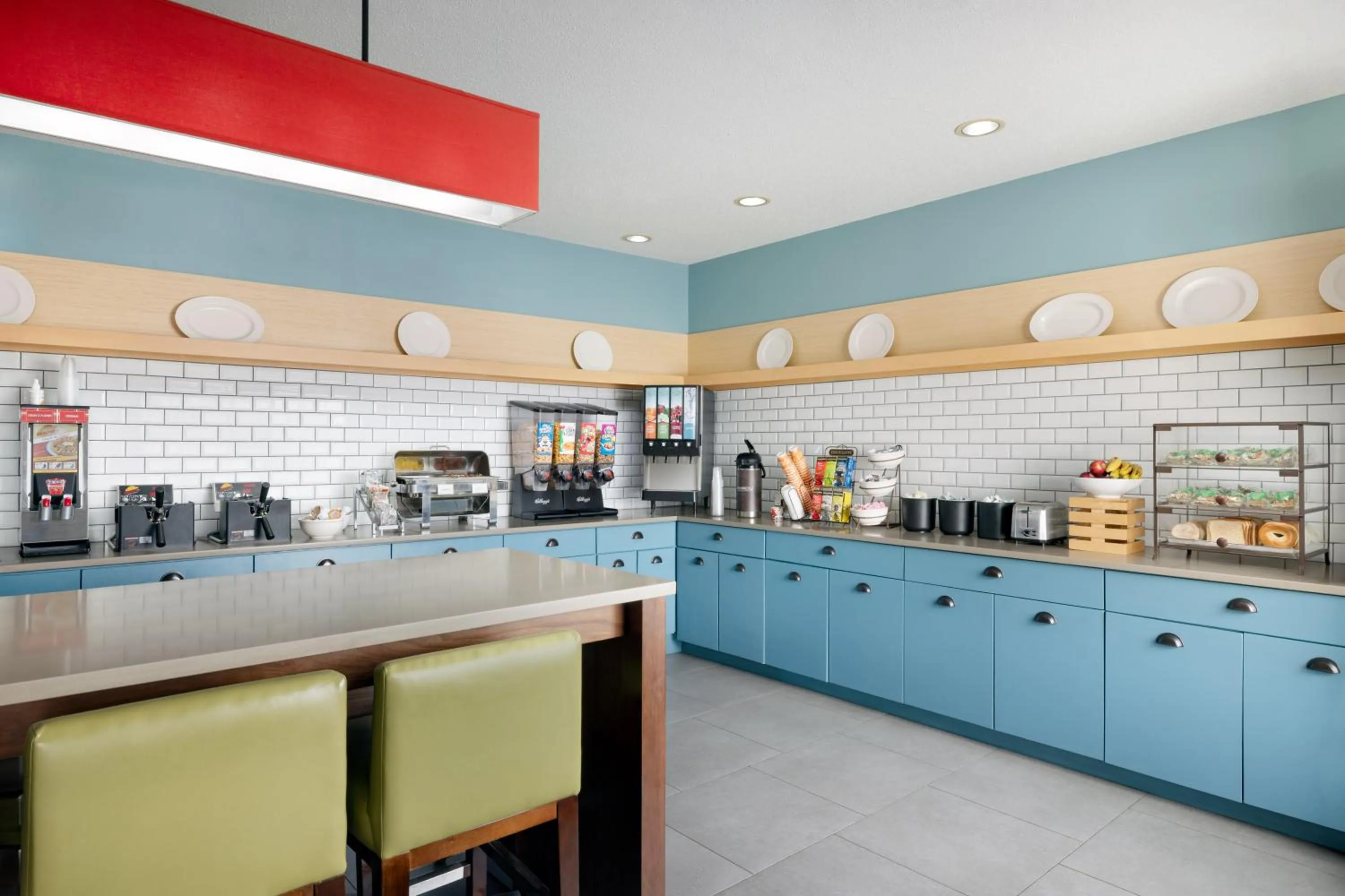 Continental breakfast in Country Inn & Suites by Radisson, Springfield, OH