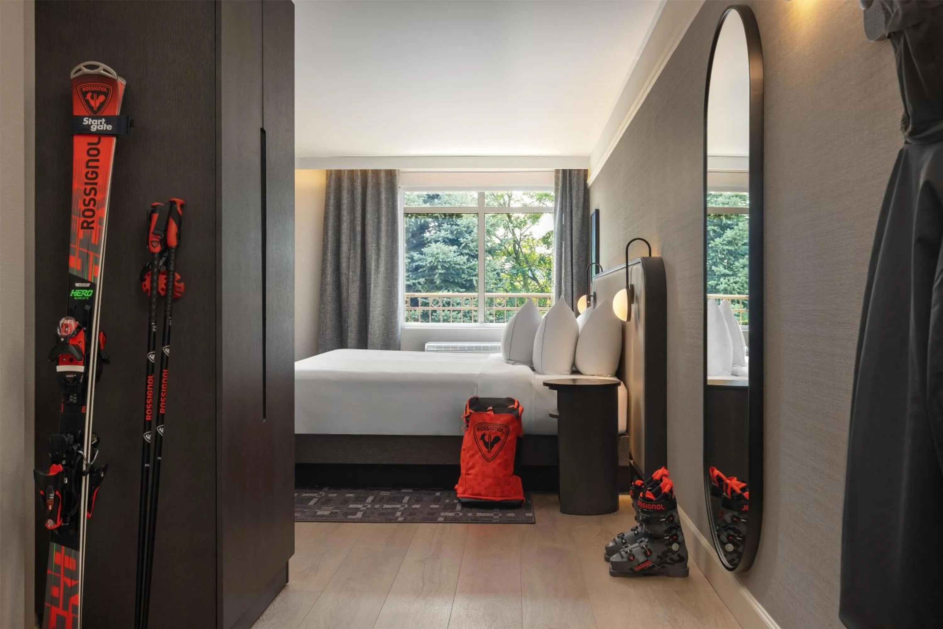 Photo of the whole room, Bed in Hotel Vallea Bromont, Tapestry Collection by Hilton