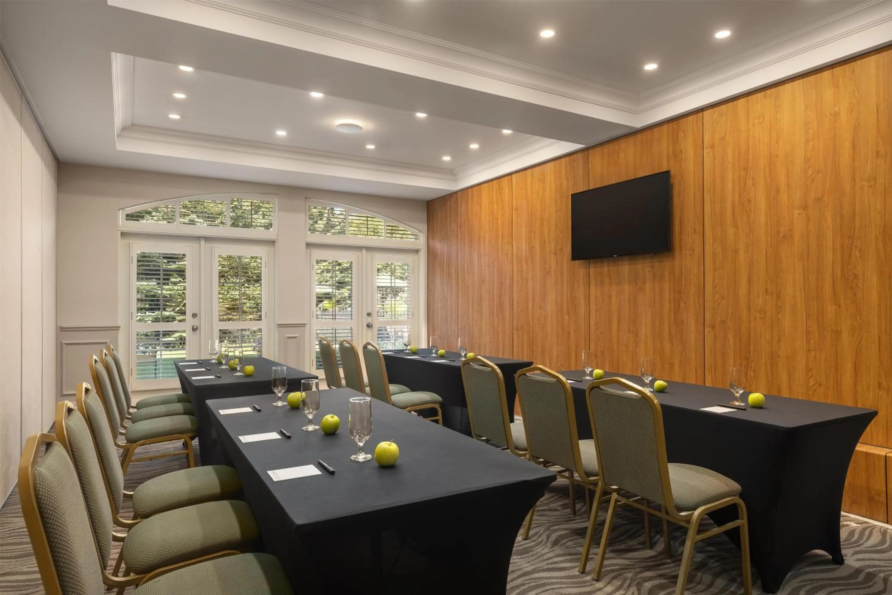 Meeting/conference room in Hotel Vallea Bromont, Tapestry Collection by Hilton