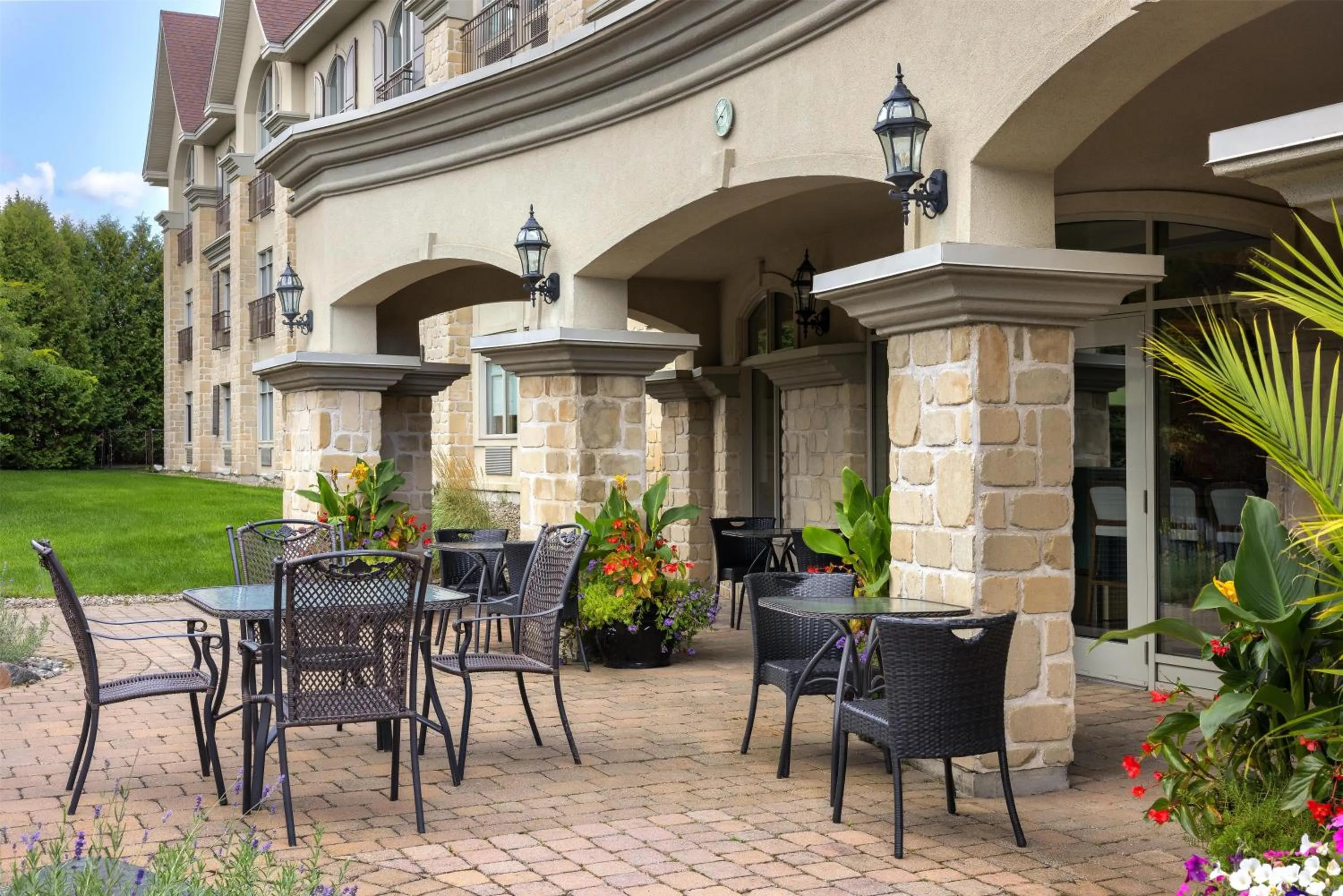 Patio in Hotel Vallea Bromont, Tapestry Collection by Hilton
