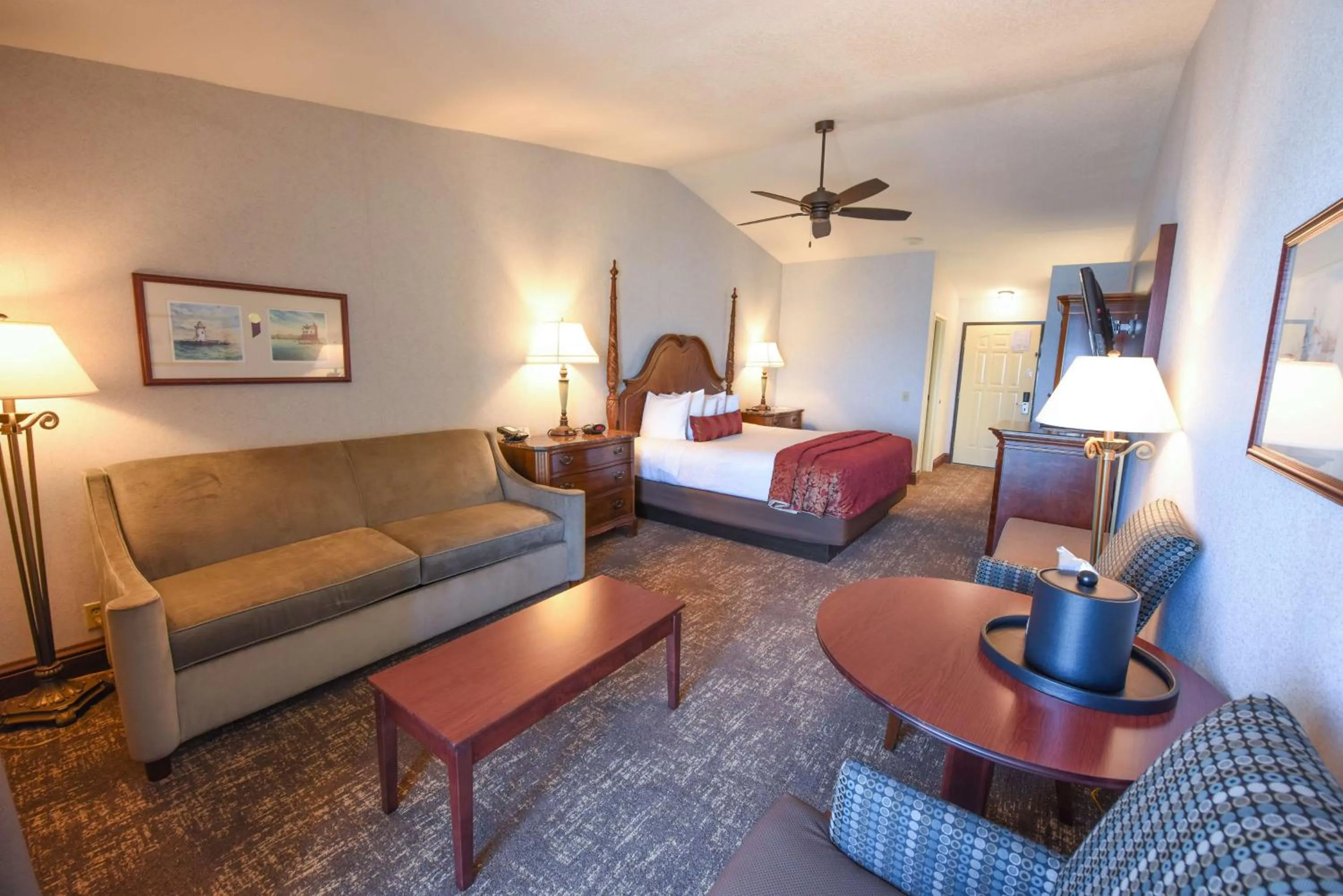 Photo of the whole room, Bed in Best Western Plus Dockside Waterfront Inn