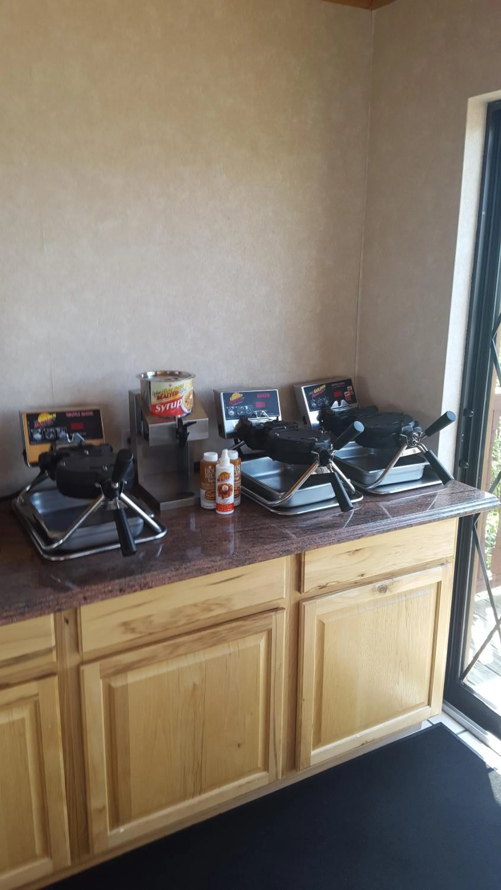 Breakfast in Best Western Plus Dockside Waterfront Inn