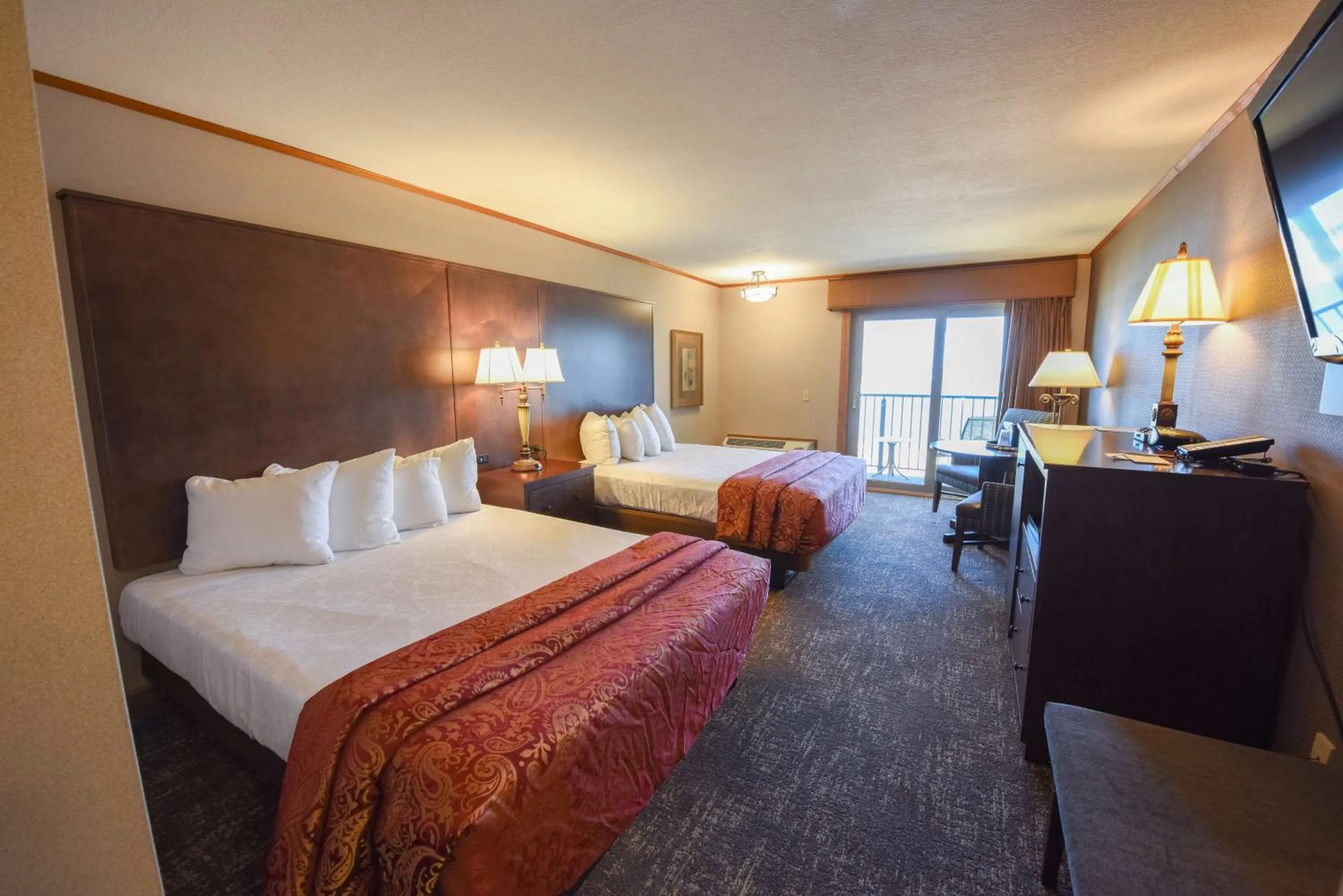 Photo of the whole room, Bed in Best Western Plus Dockside Waterfront Inn