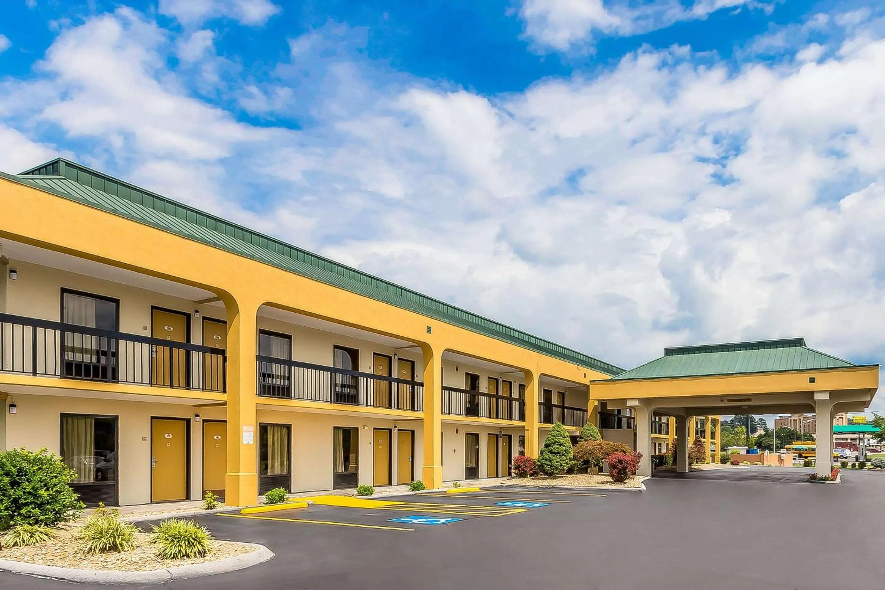 Property building in Rodeway Inn Knoxville East