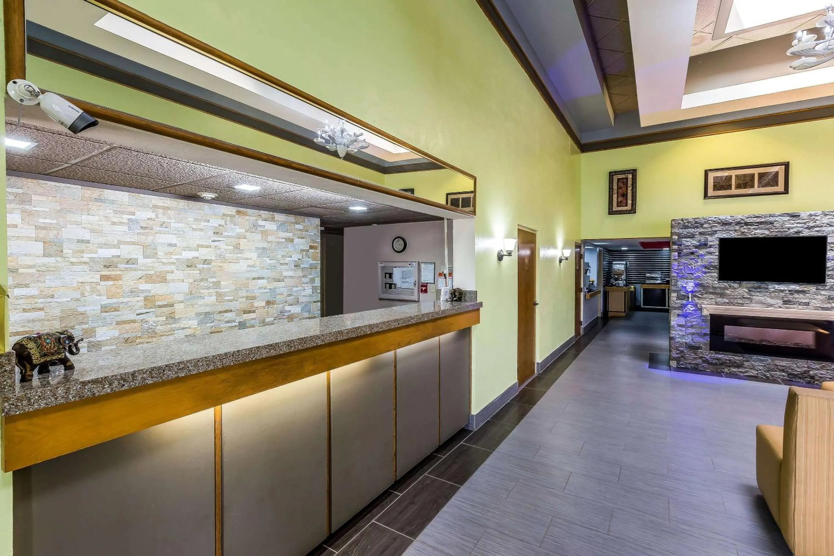 Lobby or reception in Rodeway Inn Knoxville East