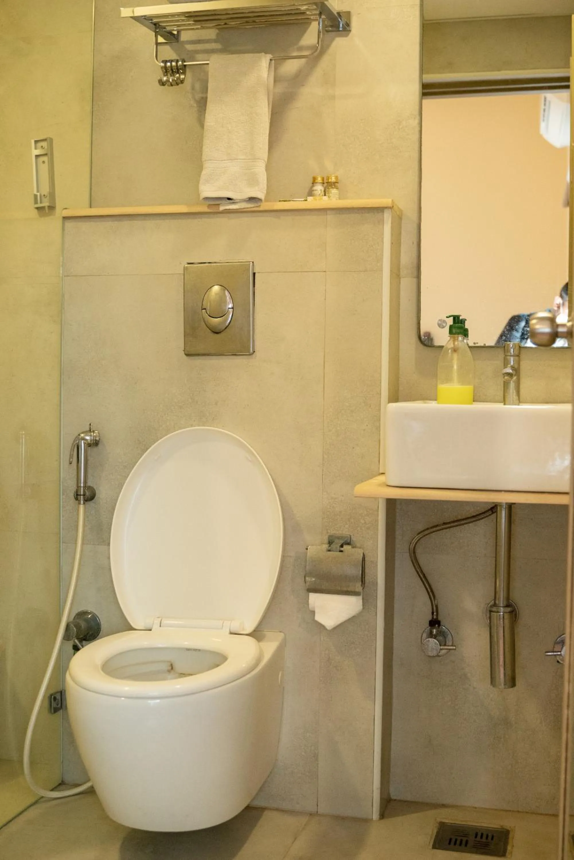 Bathroom in Hotel Beebiz Guindy