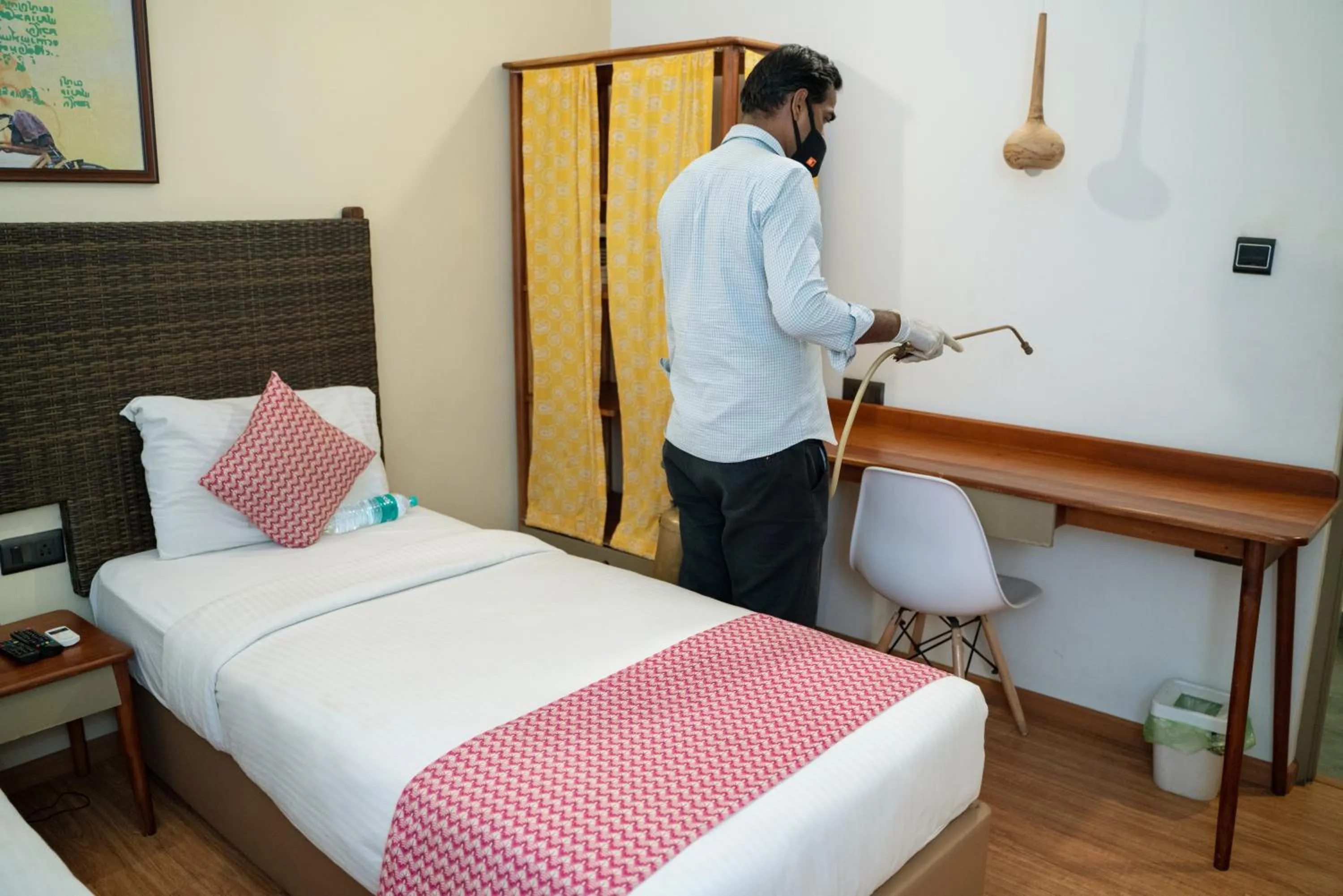 Staff, Bed in Hotel Beebiz Guindy