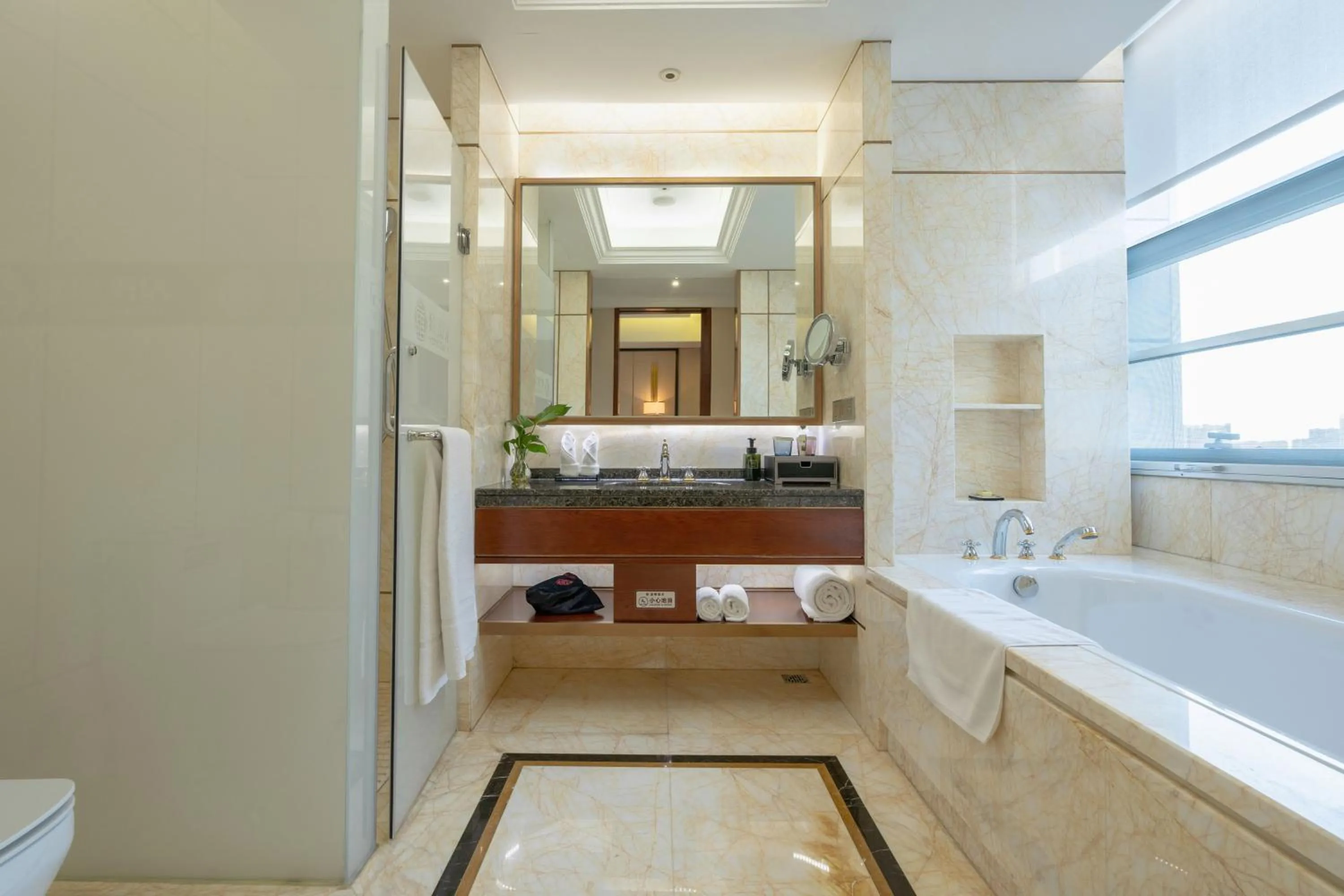 Shower in Ordos Yonggui Hotel