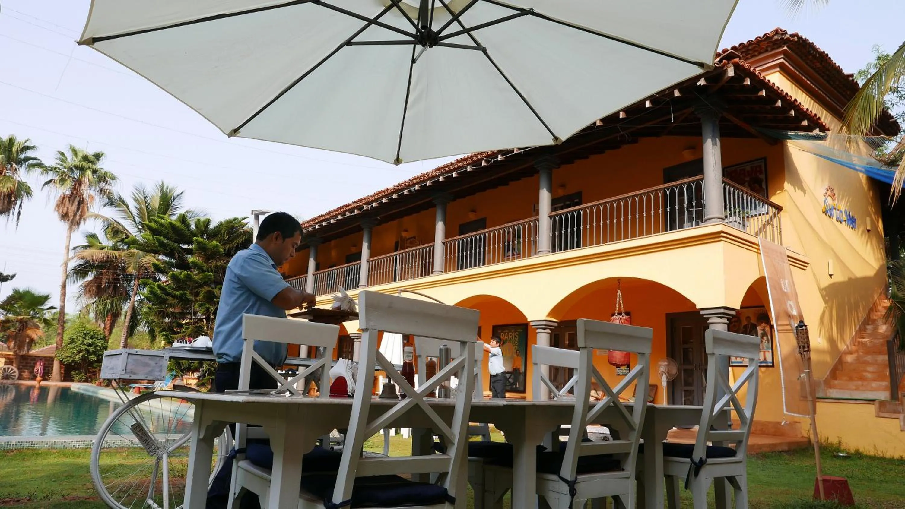 Restaurant/places to eat in Sur La Mer