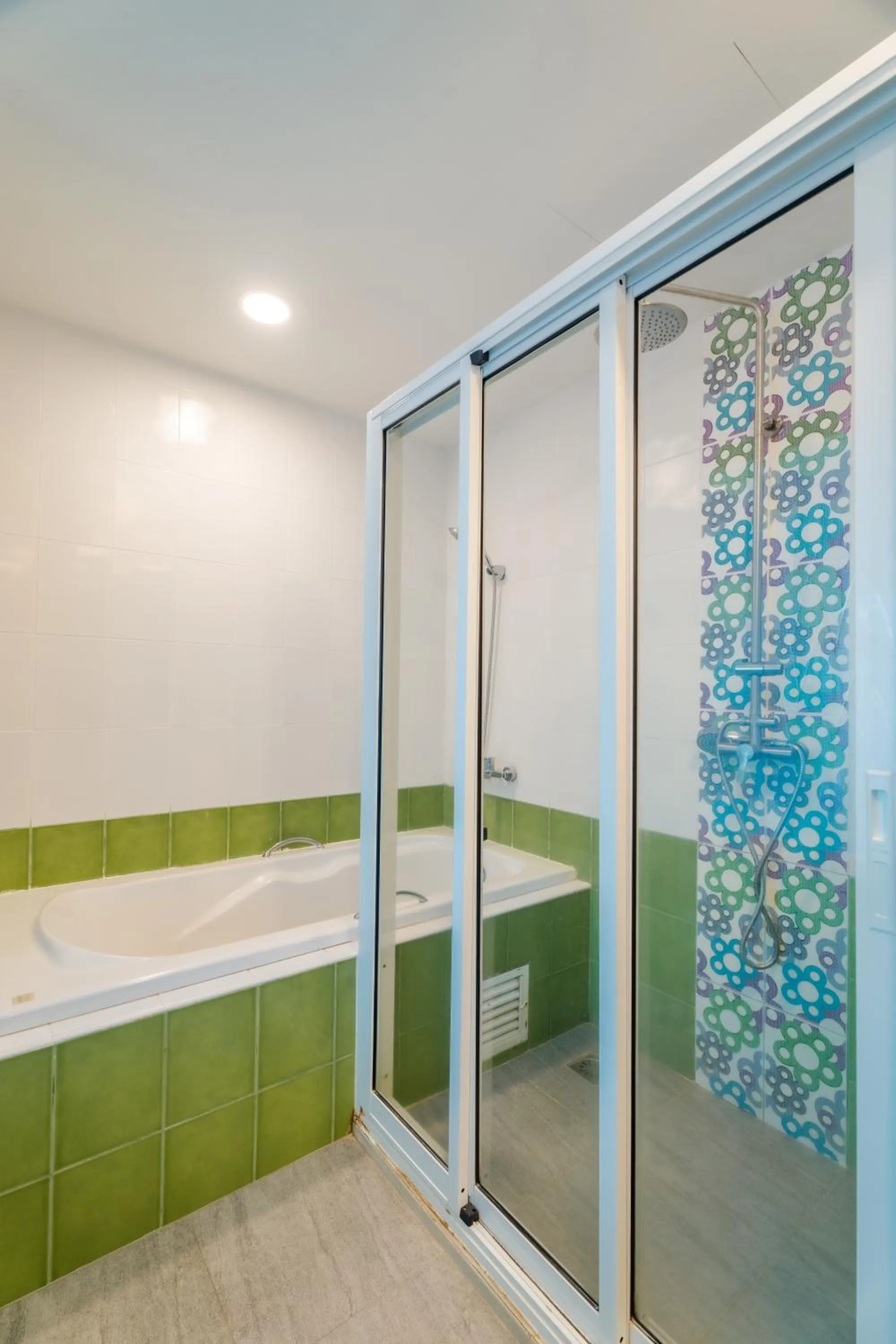 Bathroom, Bed in Baumancasa Beach Resort