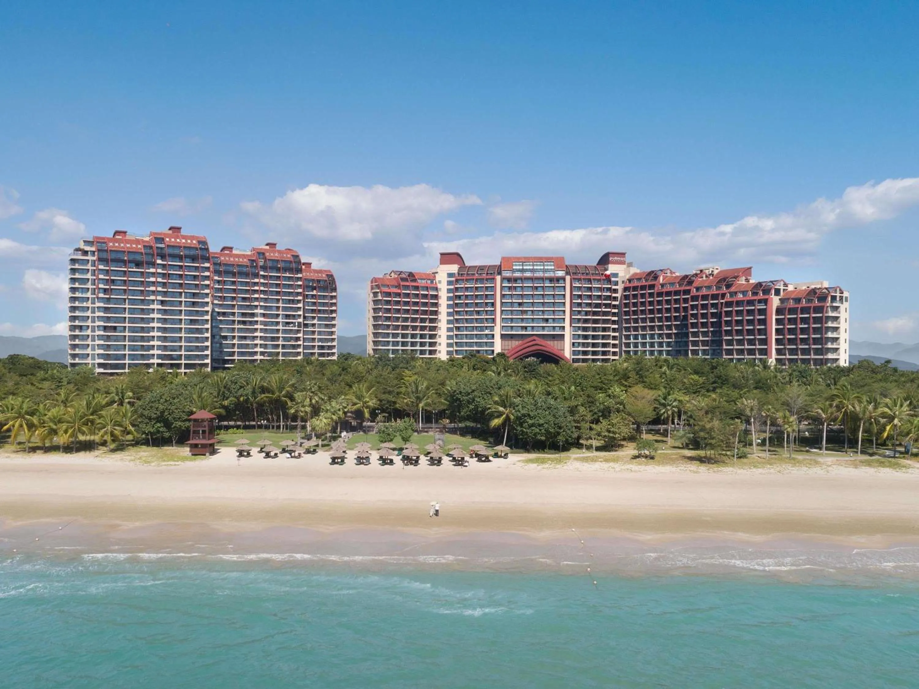 Property building in Pullman Oceanview Sanya Bay Resort & Spa