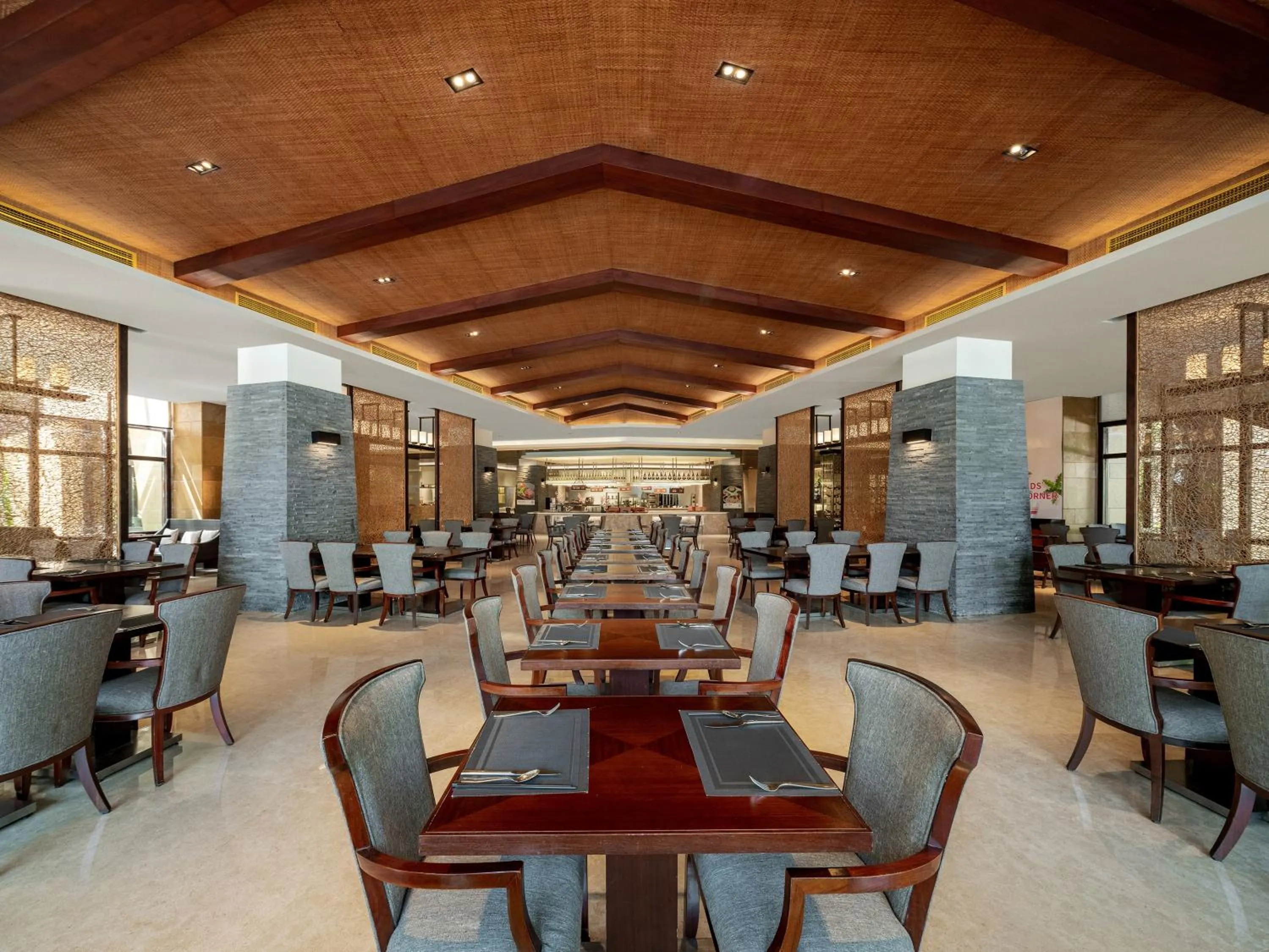 Restaurant/places to eat in Pullman Oceanview Sanya Bay Resort & Spa