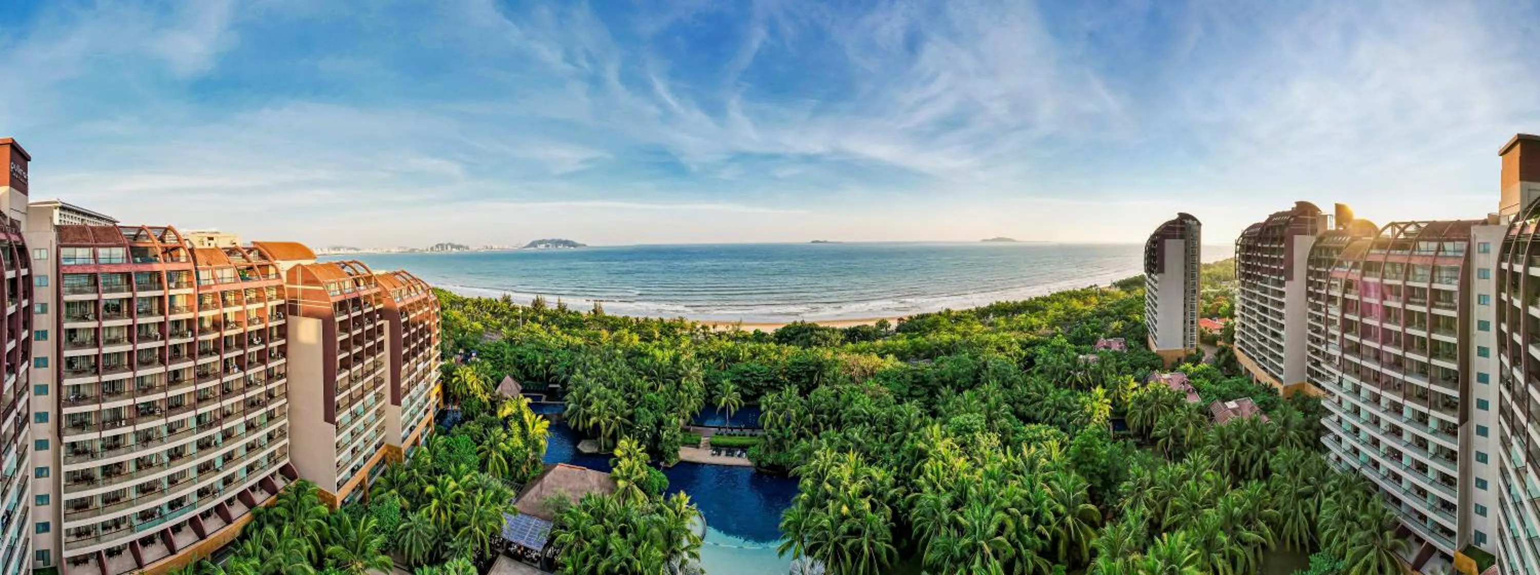 Property building in Pullman Oceanview Sanya Bay Resort & Spa