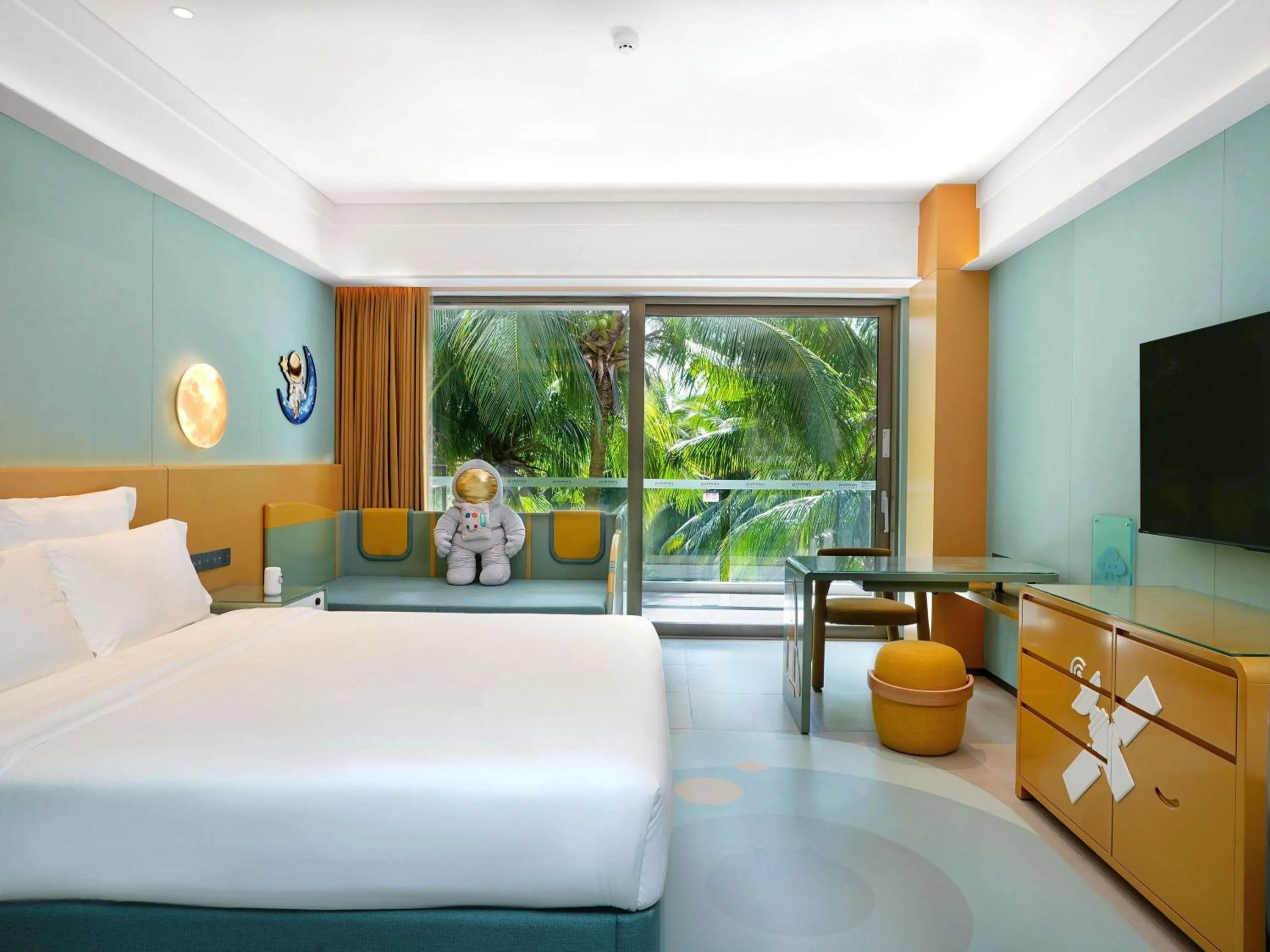 Bedroom, Bed in Pullman Oceanview Sanya Bay Resort & Spa