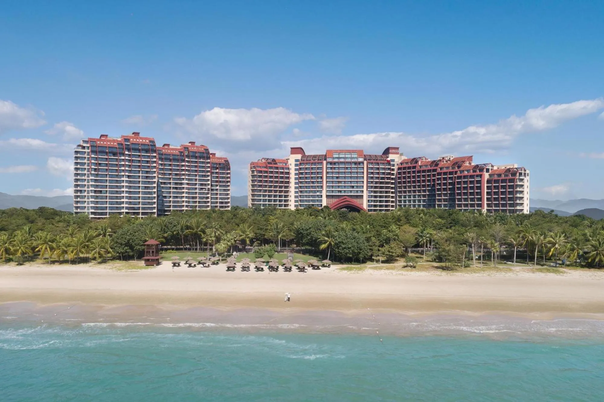 Property building in Pullman Oceanview Sanya Bay Resort & Spa
