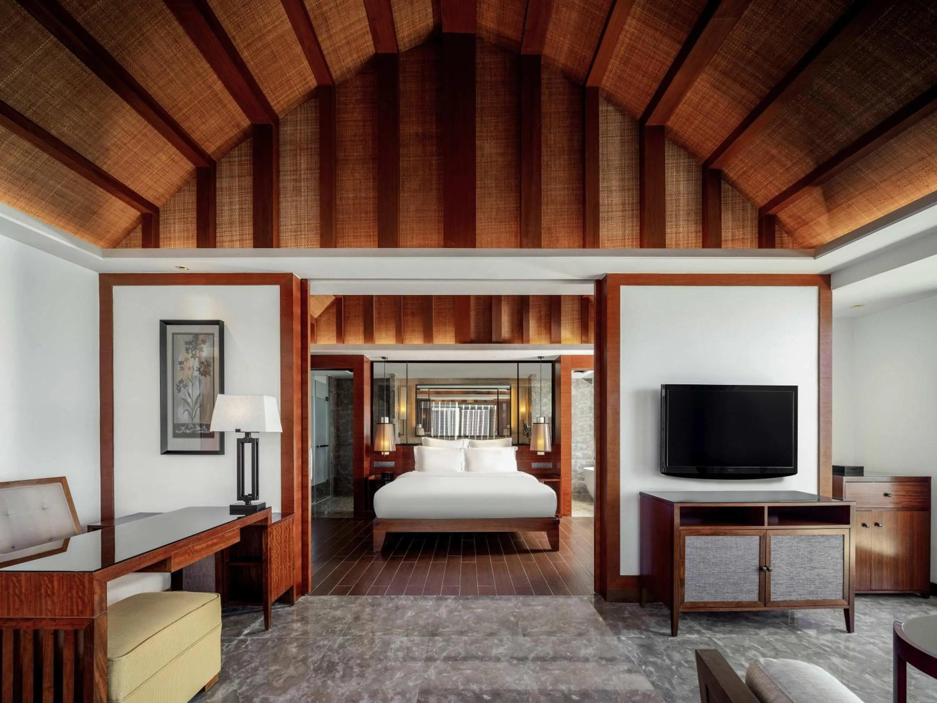 Photo of the whole room, Bed in Pullman Oceanview Sanya Bay Resort & Spa
