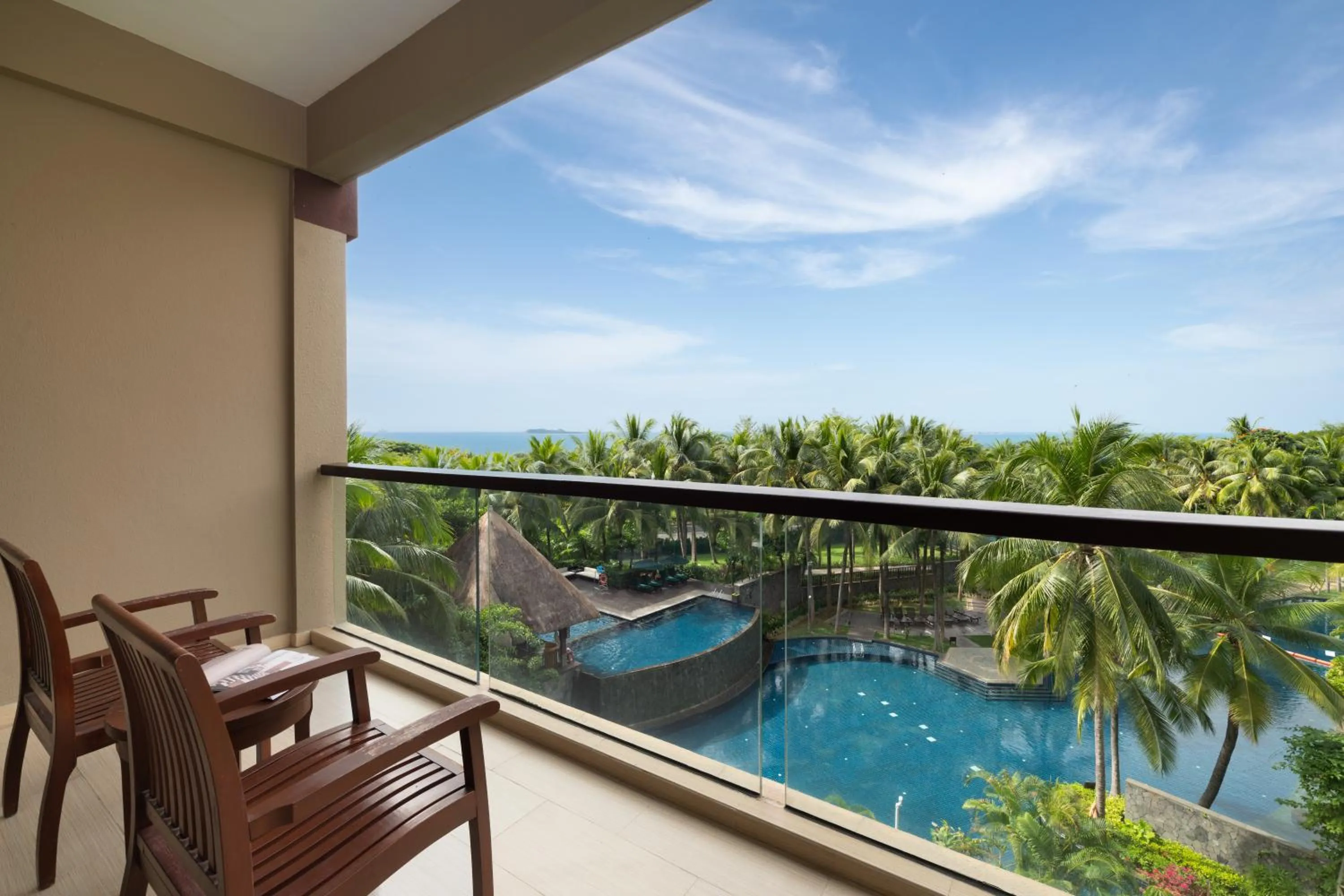 Balcony/Terrace in Pullman Oceanview Sanya Bay Resort & Spa