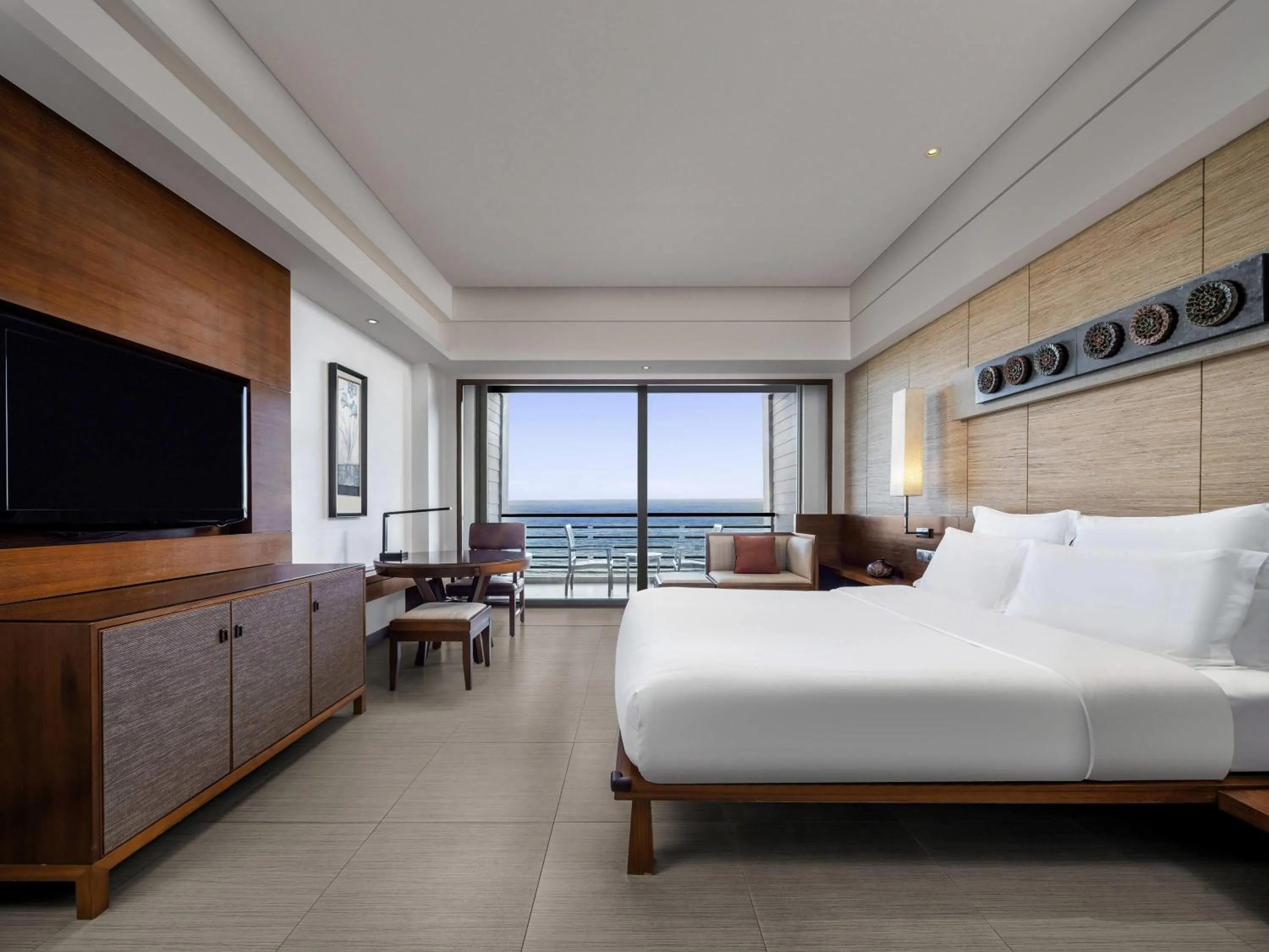 Bedroom, Bed in Pullman Oceanview Sanya Bay Resort & Spa