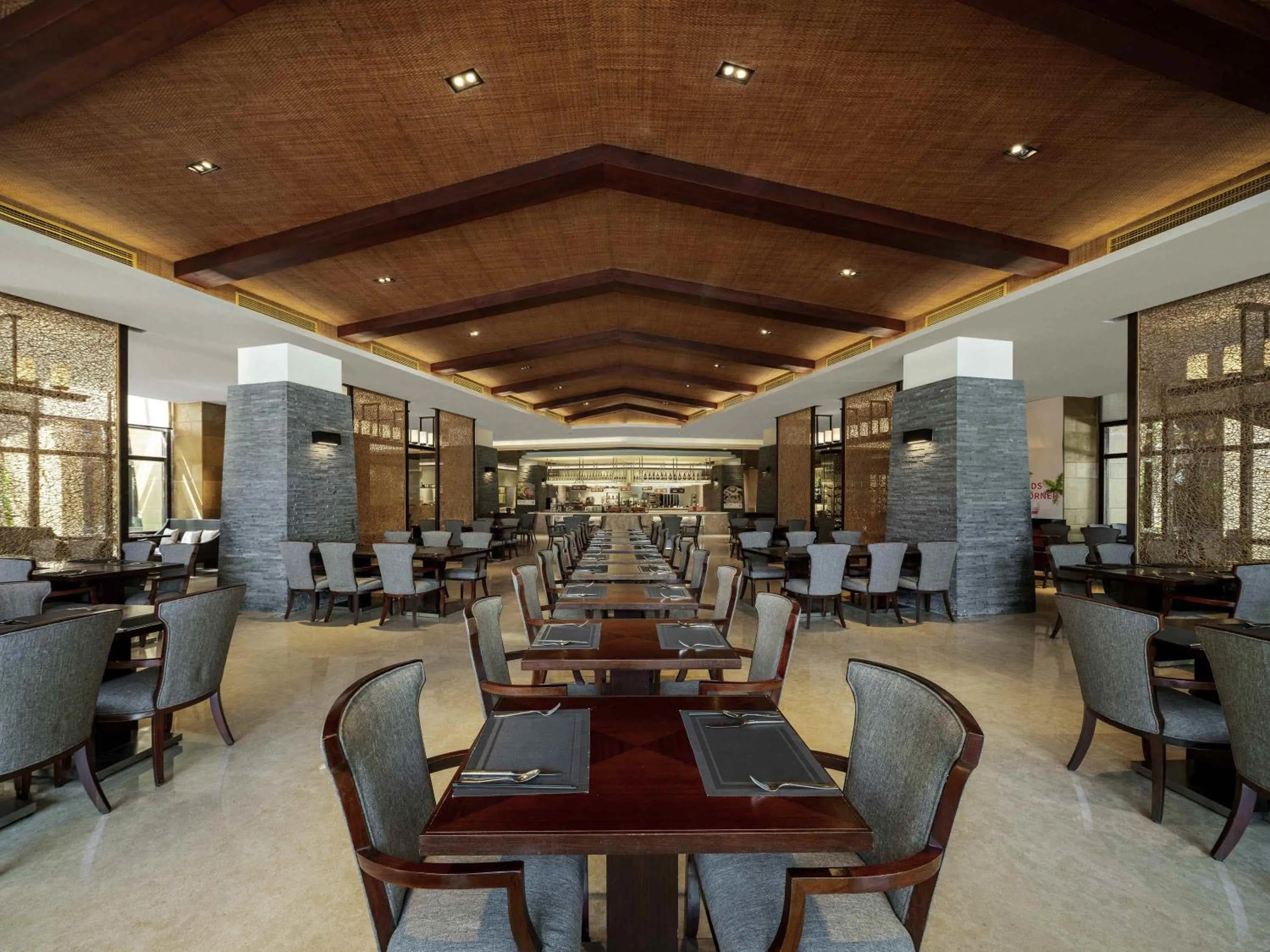 Restaurant/places to eat in Pullman Oceanview Sanya Bay Resort & Spa