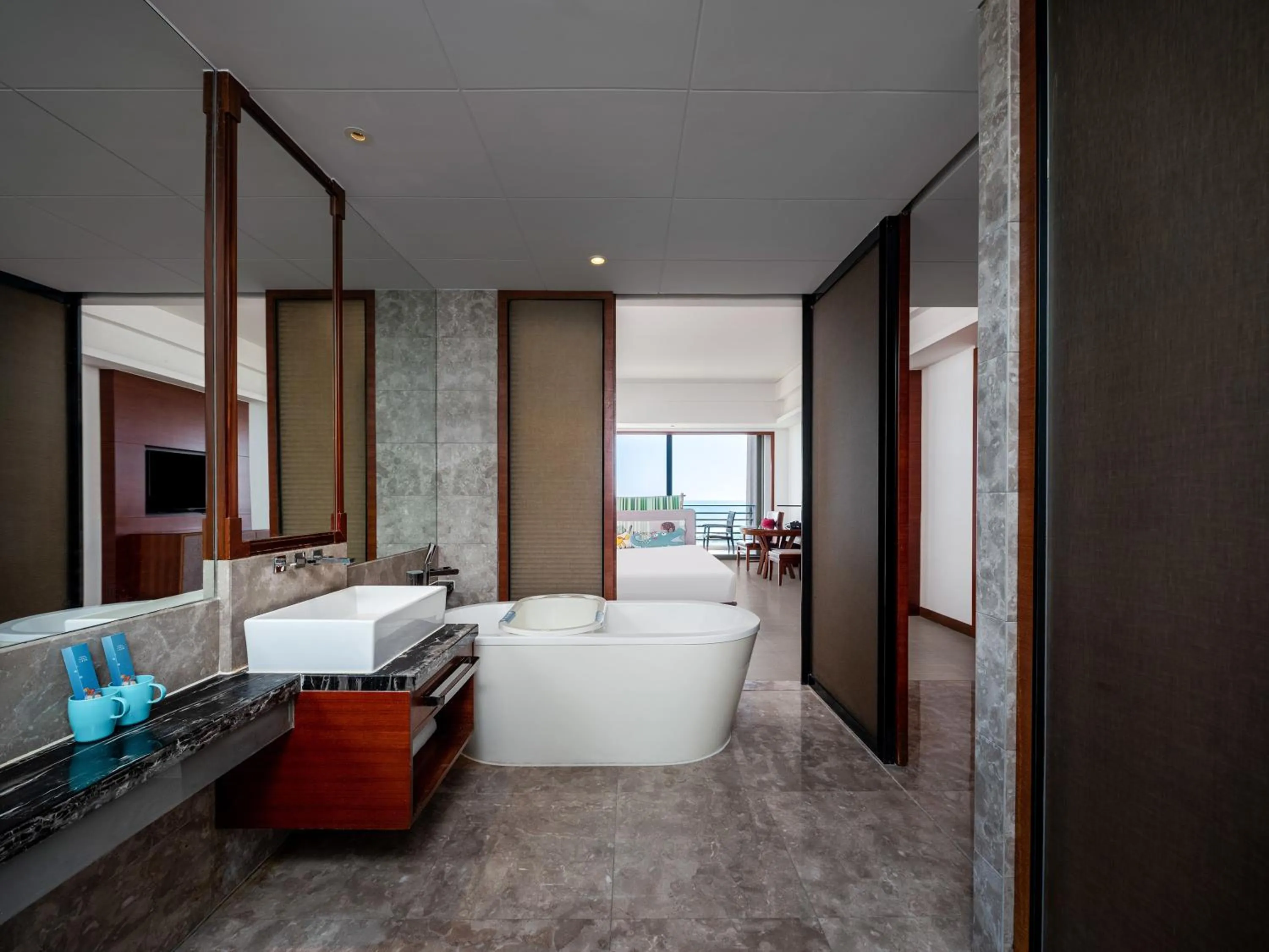 Bedroom, Bed in Pullman Oceanview Sanya Bay Resort & Spa