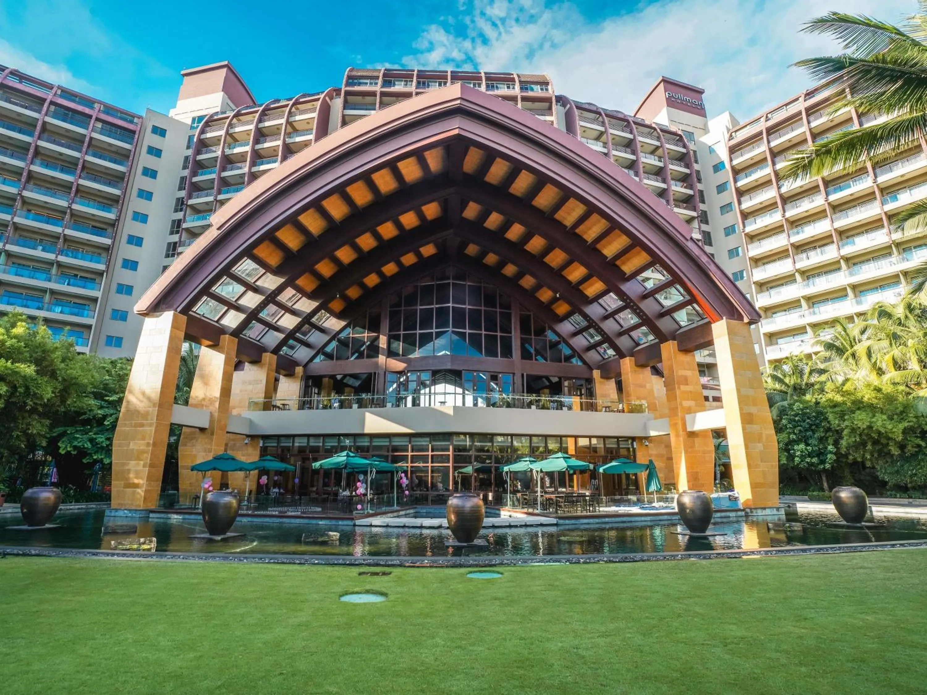 Pool view in Pullman Oceanview Sanya Bay Resort & Spa