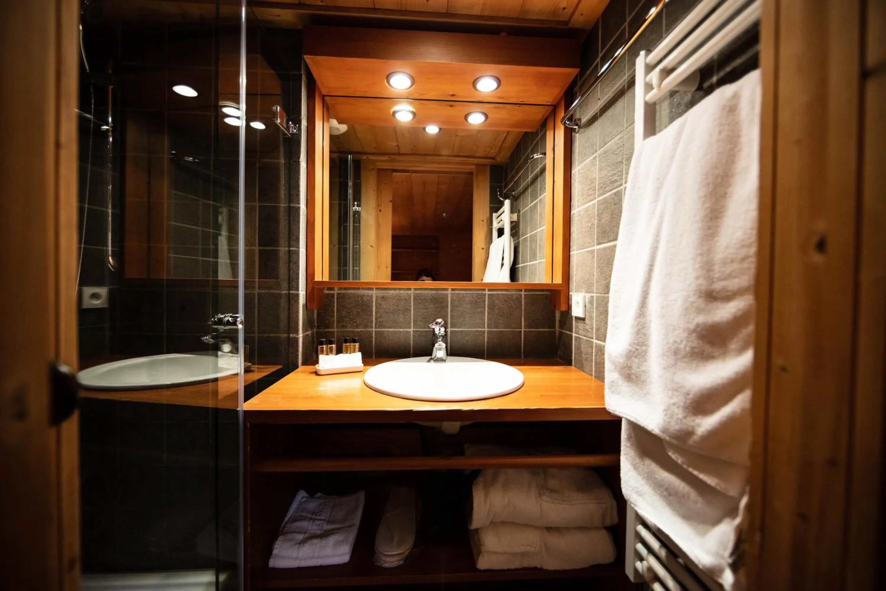 Bathroom in La Savoyarde