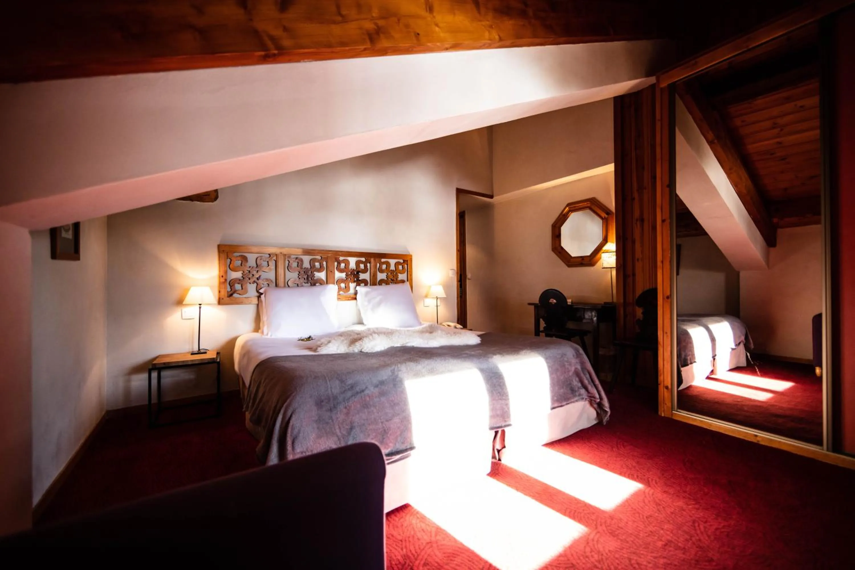 Photo of the whole room, Bed in La Savoyarde