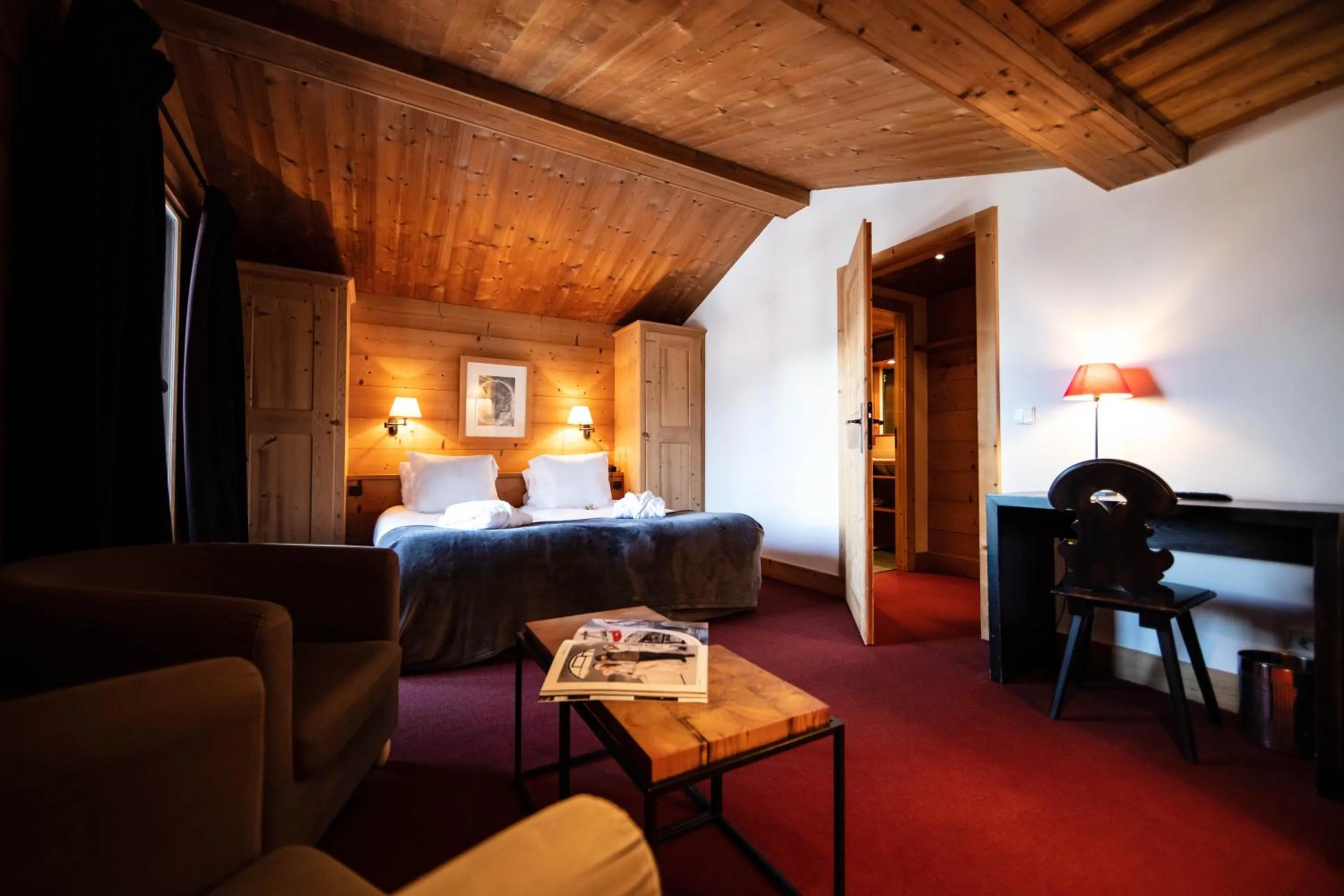 Photo of the whole room, Bed in La Savoyarde