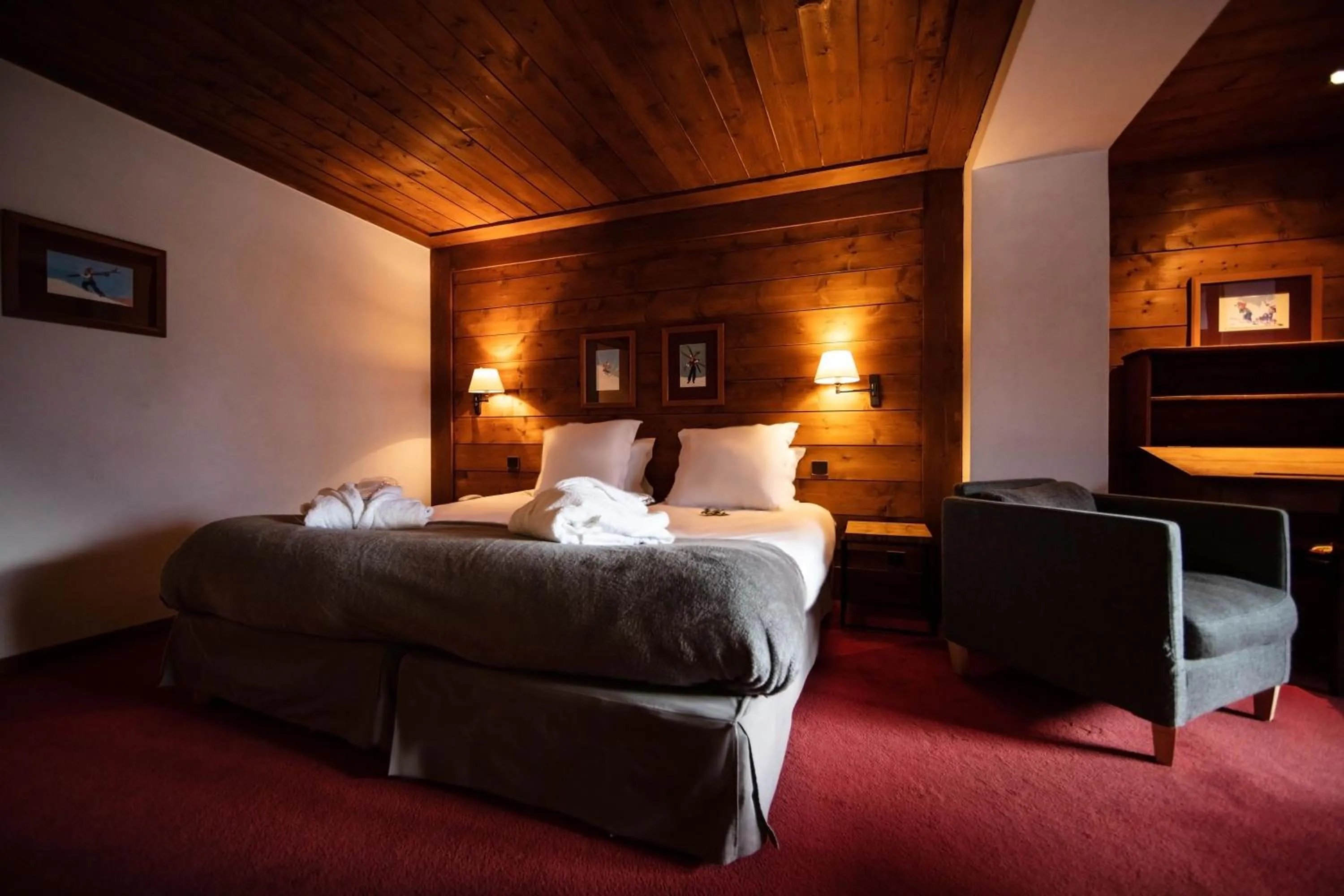 Photo of the whole room, Bed in La Savoyarde