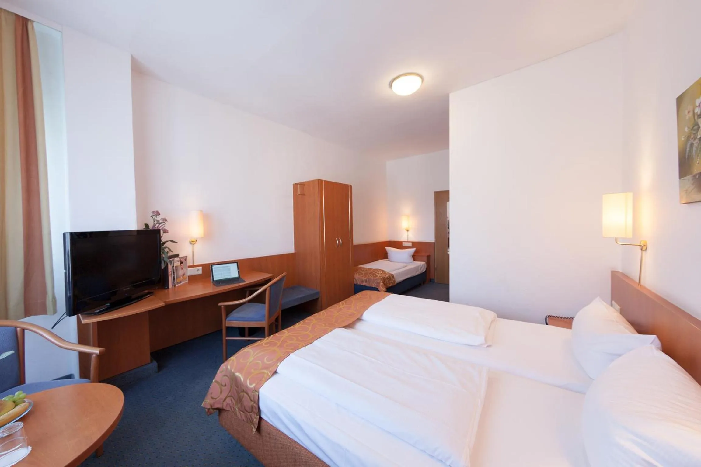 Photo of the whole room, Bed in Trip Inn Hotel Schumann